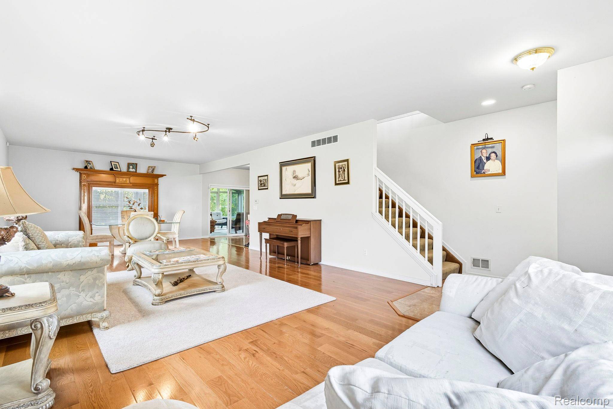 Detroit, MI 48214,701 Montclair ST