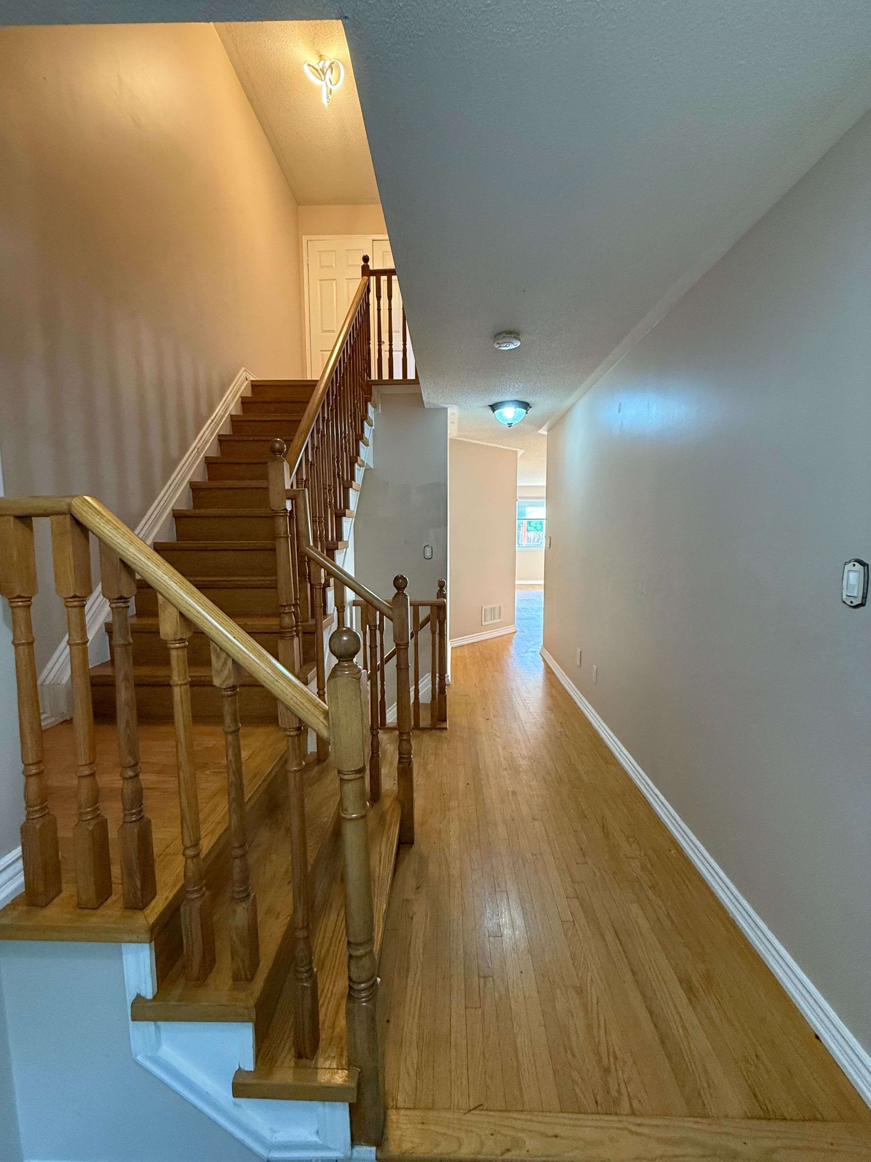 Toronto E10, ON M1C 5H6,10 Wuthering Heights RD