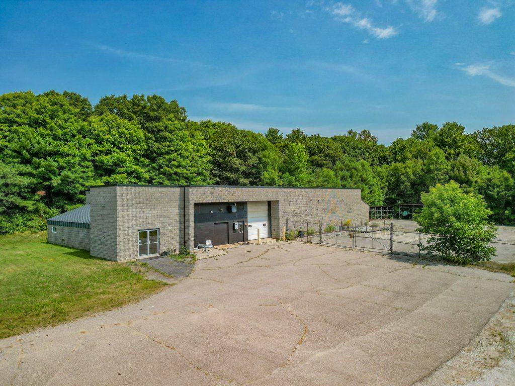 Seguin, ON P2A 0B2,32 James Bay Junction RD