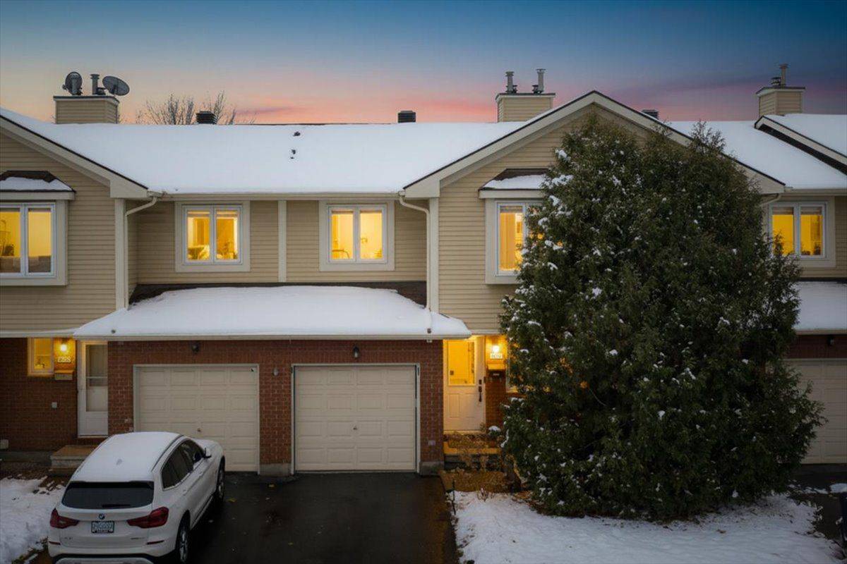 Orleans - Cumberland And Area, ON K4A 2W2,420 Valade CRES