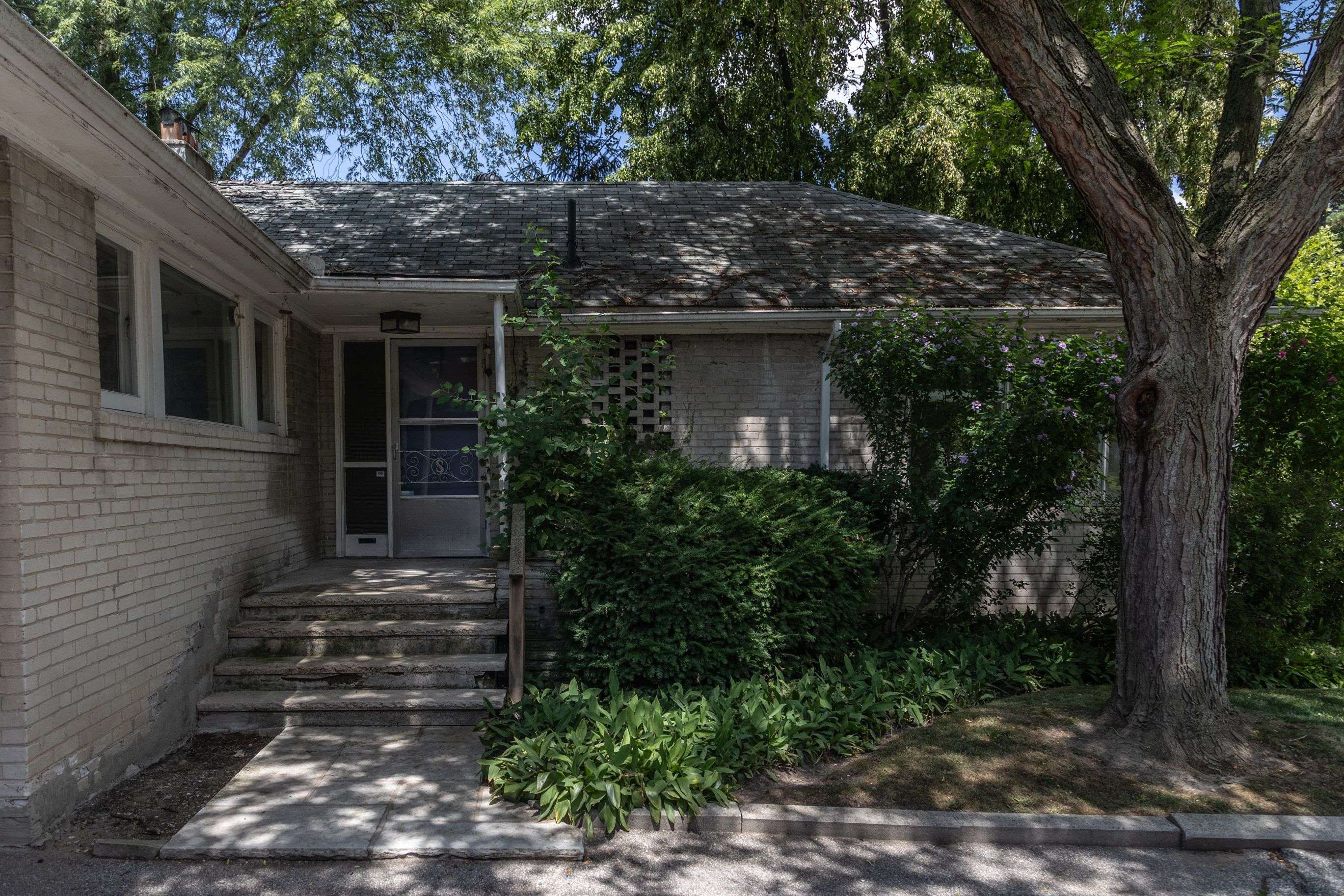 Toronto C12, ON M2P 1P2,10 Campbell CRES