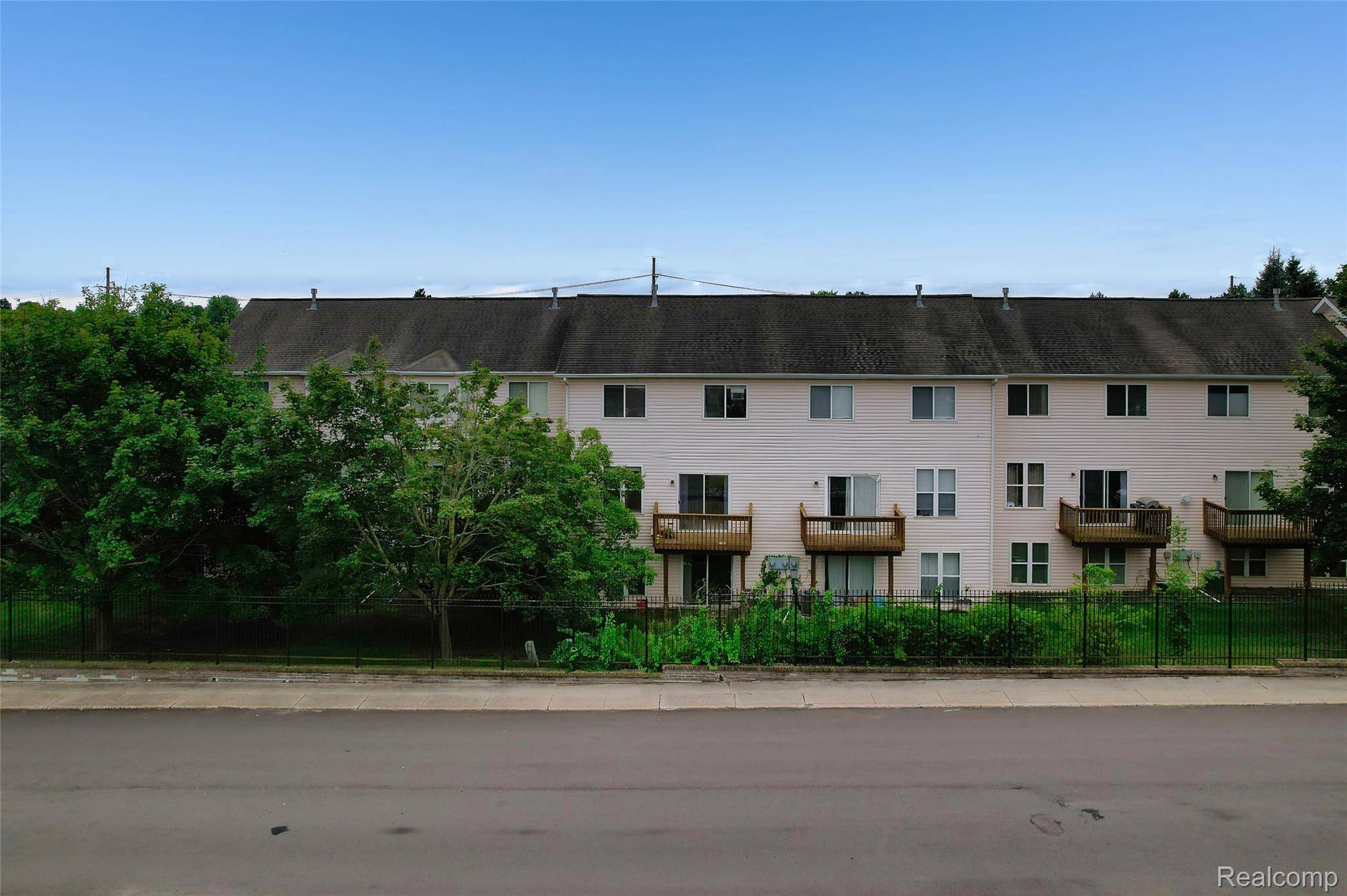 Wixom, MI 48393,834 Natures Cove CT