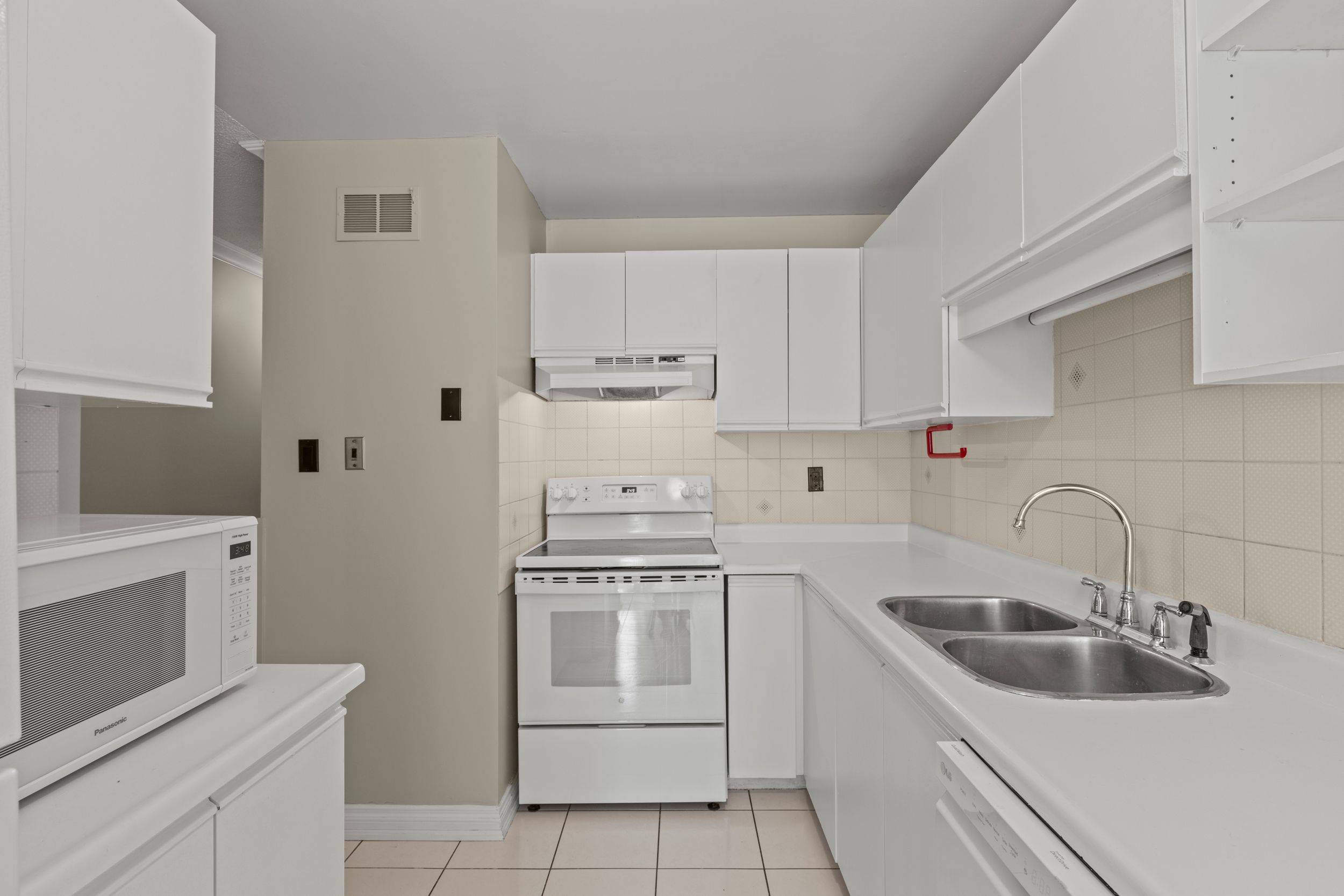 Mississauga, ON L5L 3T2,2205 South Millway N/A #82