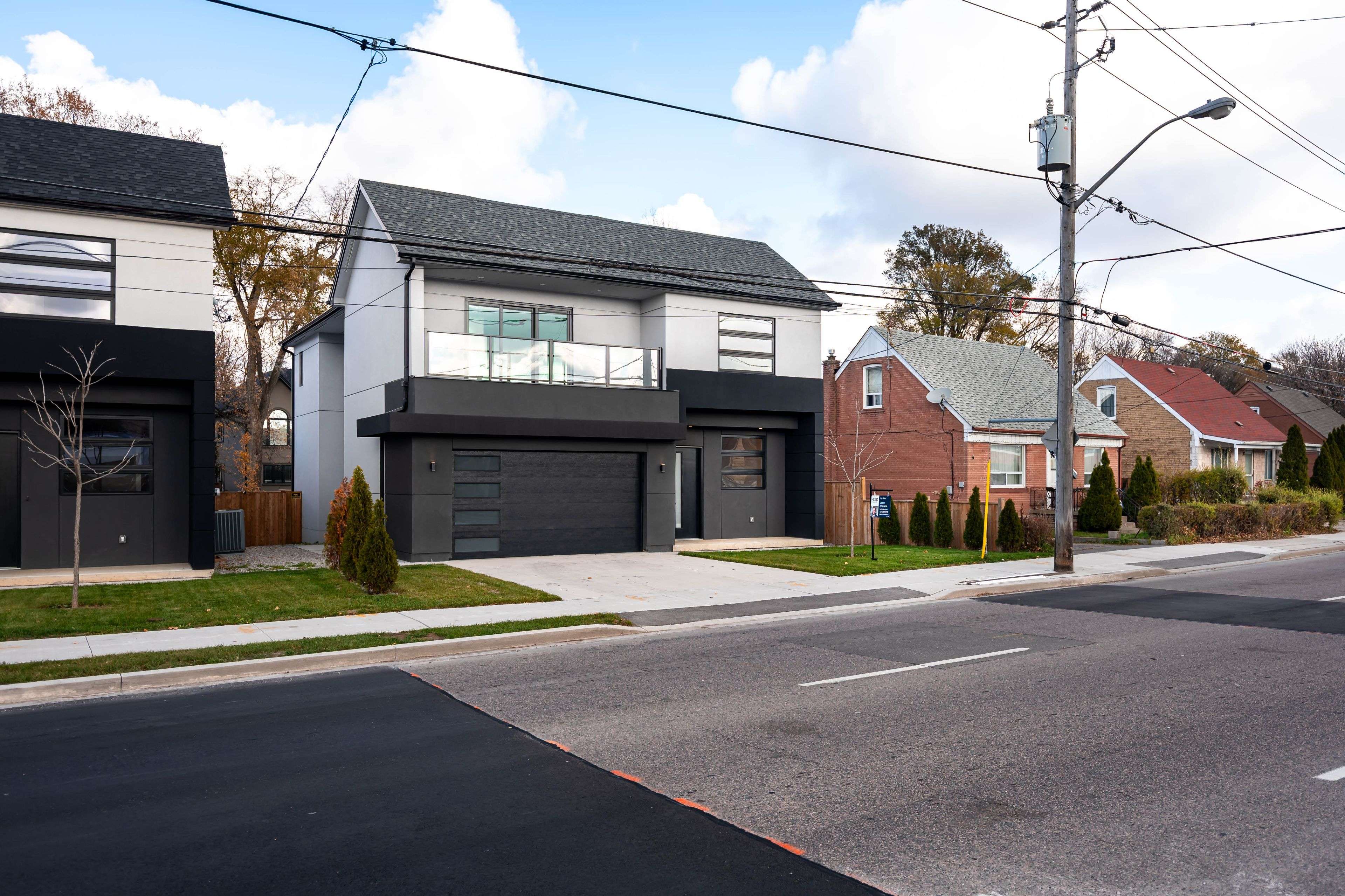 Toronto W05, ON M9M 1B6,14 Walsh AVE