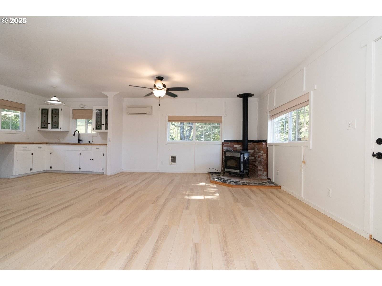 Florence, OR 97439,125 W 11TH ST