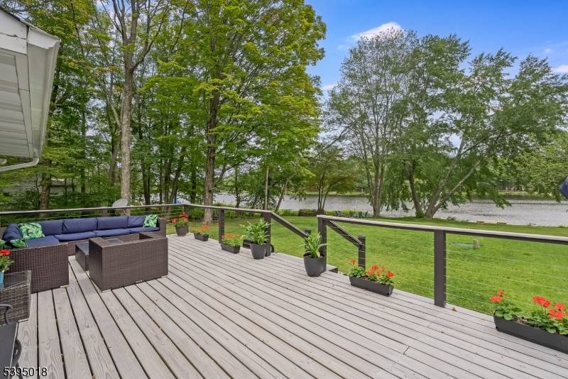 Stillwater Twp., NJ 07860,947 Plymouth Lake Dr