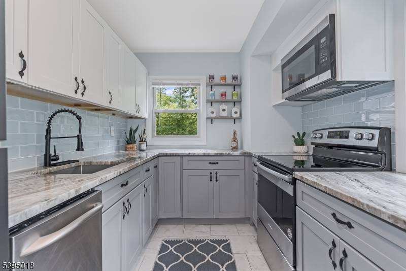 Stillwater Twp., NJ 07860,947 Plymouth Lake Dr