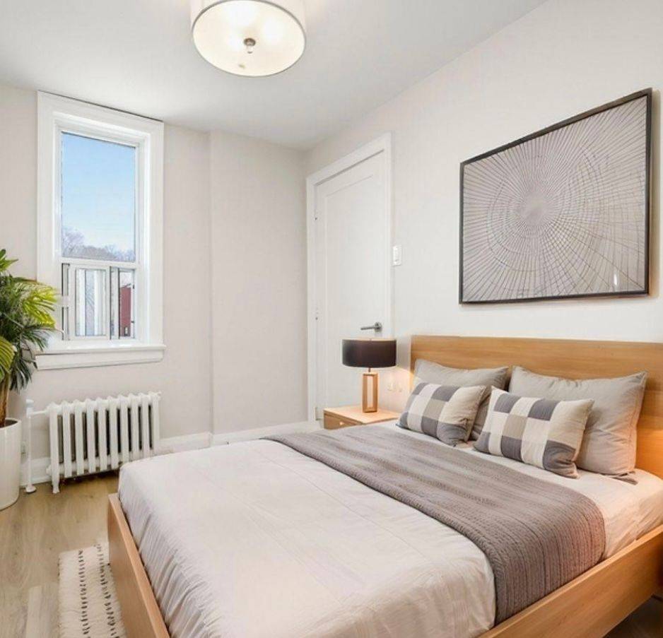 Toronto C03, ON M5P 2W4,448 Spadina RD #206