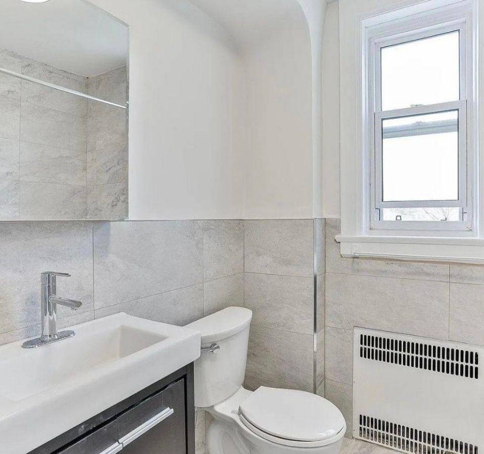 Toronto C03, ON M5P 2W4,448 Spadina RD #206