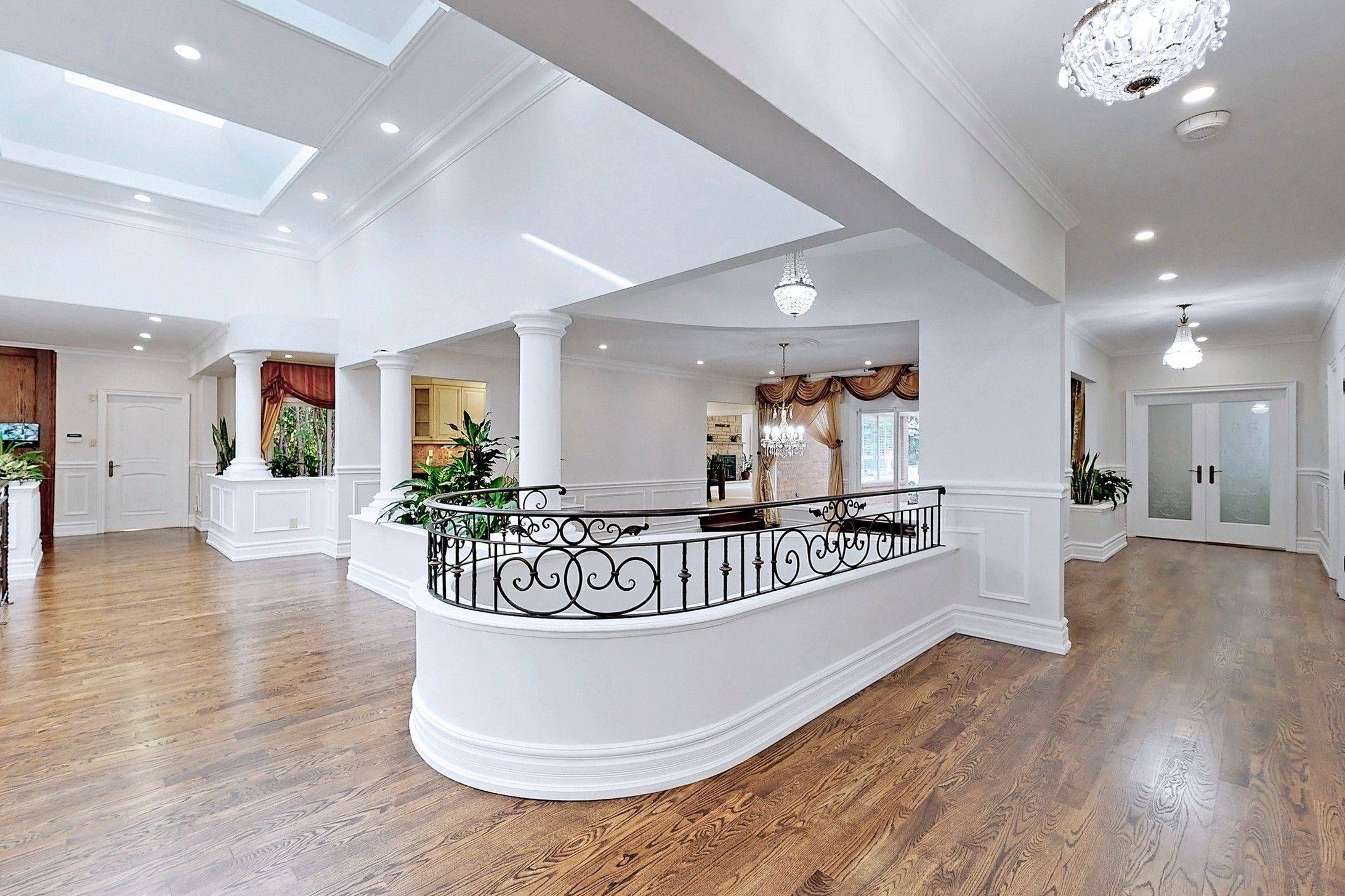 Vaughan, ON L6A 1G1,305 Woodland Acres CRES