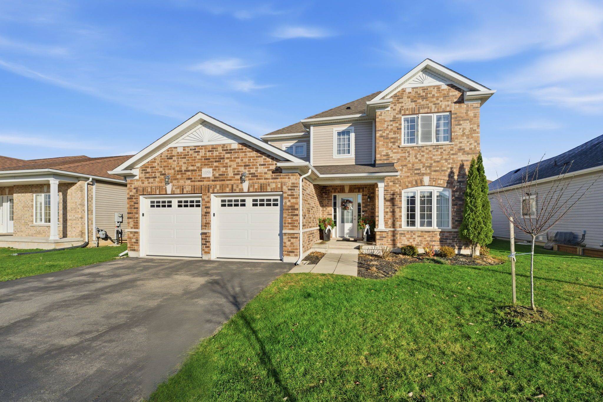 Fort Erie, ON L2A 0B9,1058 Meadowood ST