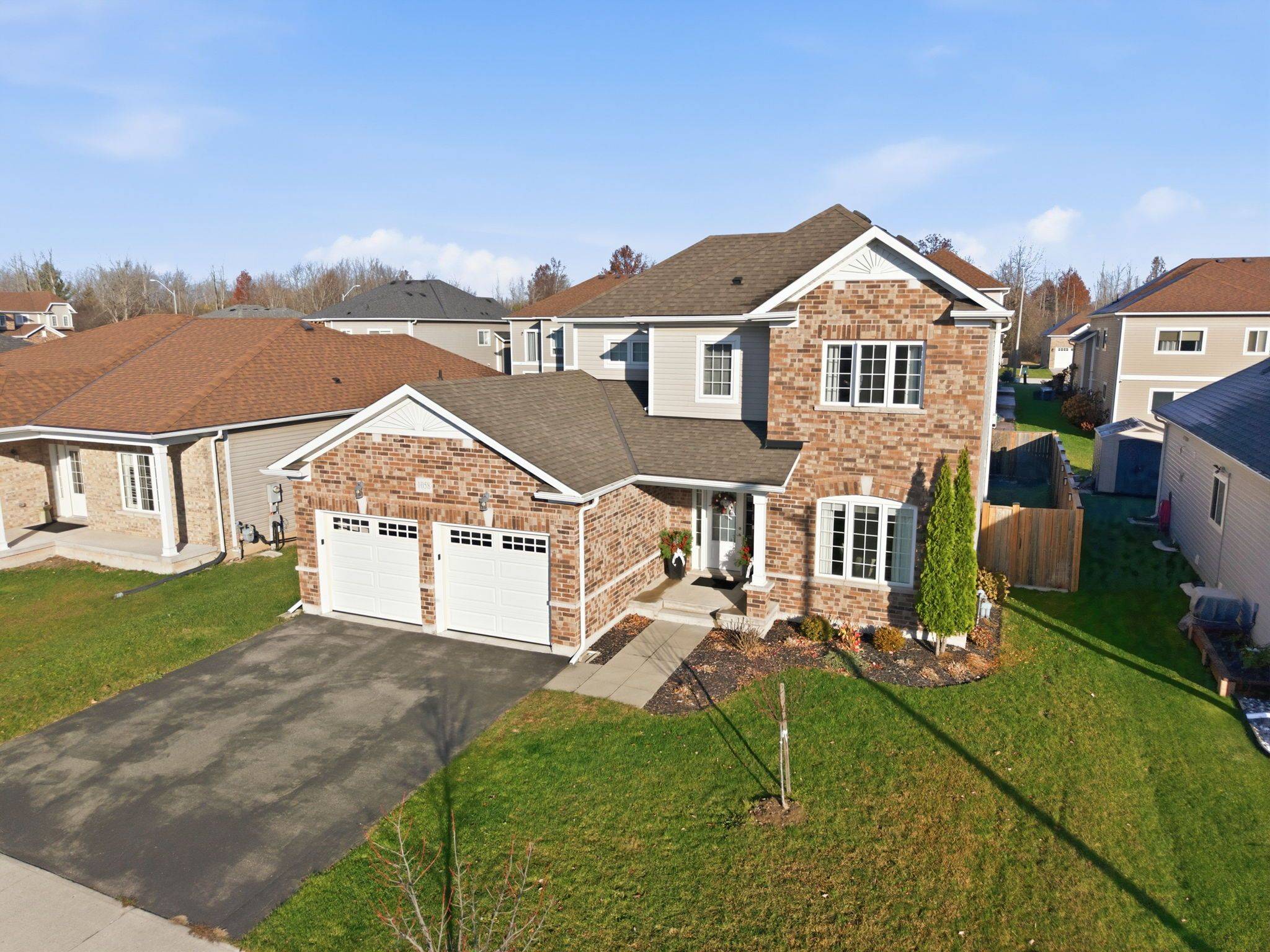 Fort Erie, ON L2A 0B9,1058 Meadowood ST