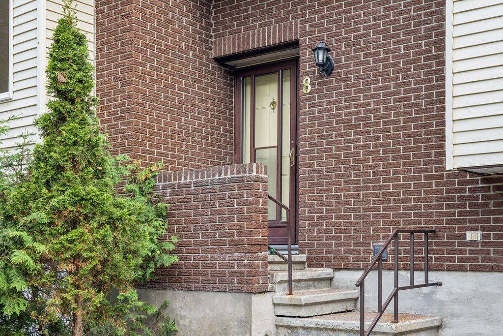 Hunt Club - Windsor Park Village And Area, ON K1V 9X8,8 Gillespie CRES