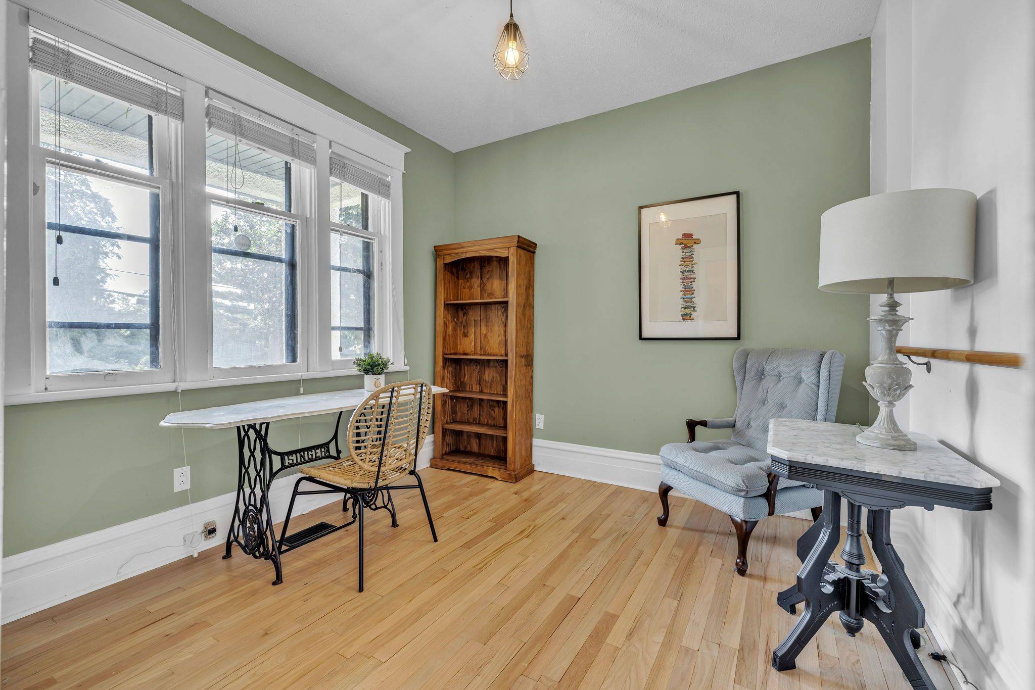 Woodroffe, ON K2B 5L2,501 Edgeworth AVE