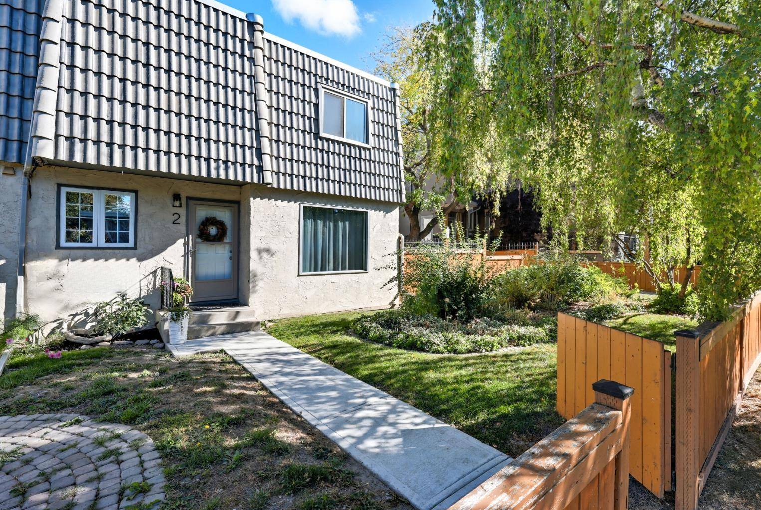 Calgary, AB T3E2M1,2412 30 ST SW #2