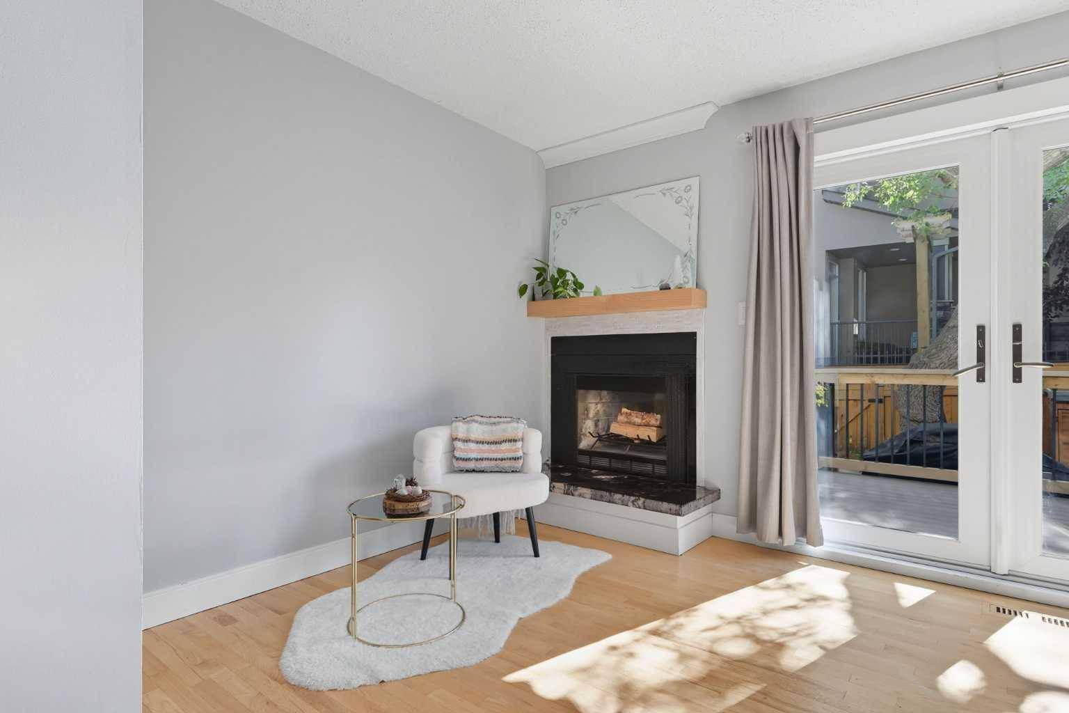 Calgary, AB T3E2M1,2412 30 ST SW #2