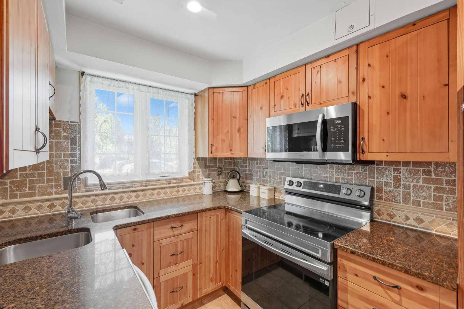 Calgary, AB T3E2M1,2412 30 ST SW #2