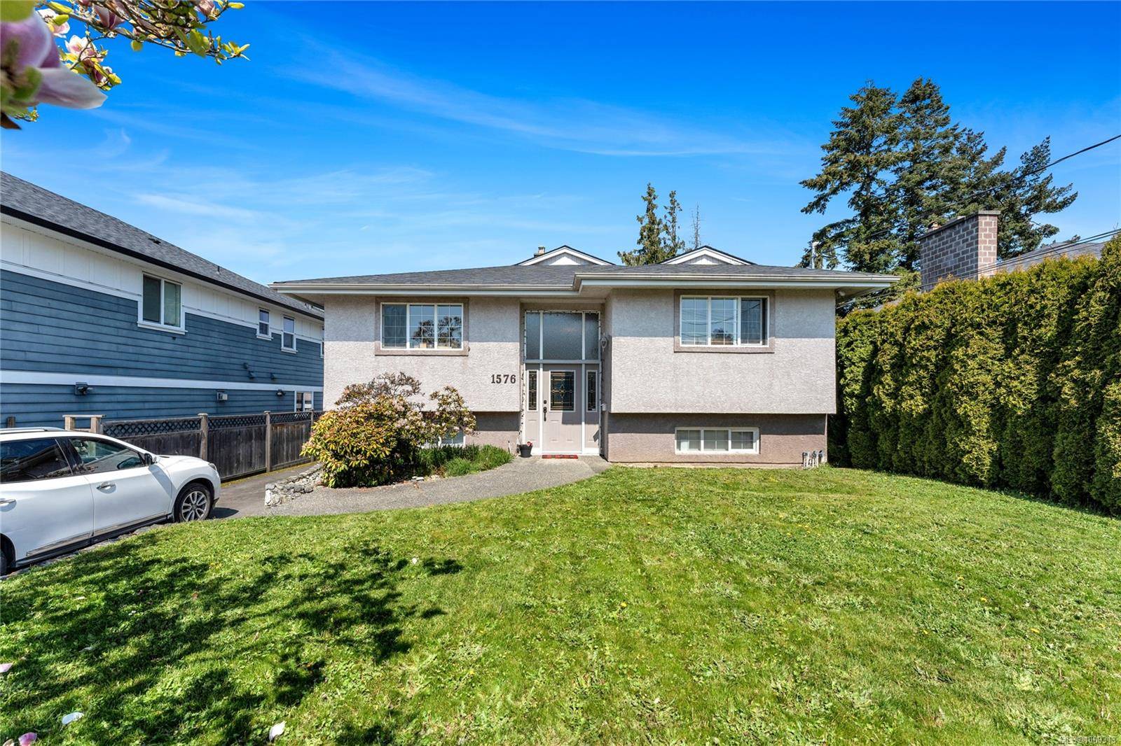 Saanich, BC V8N 2L3,1576 Prairie St