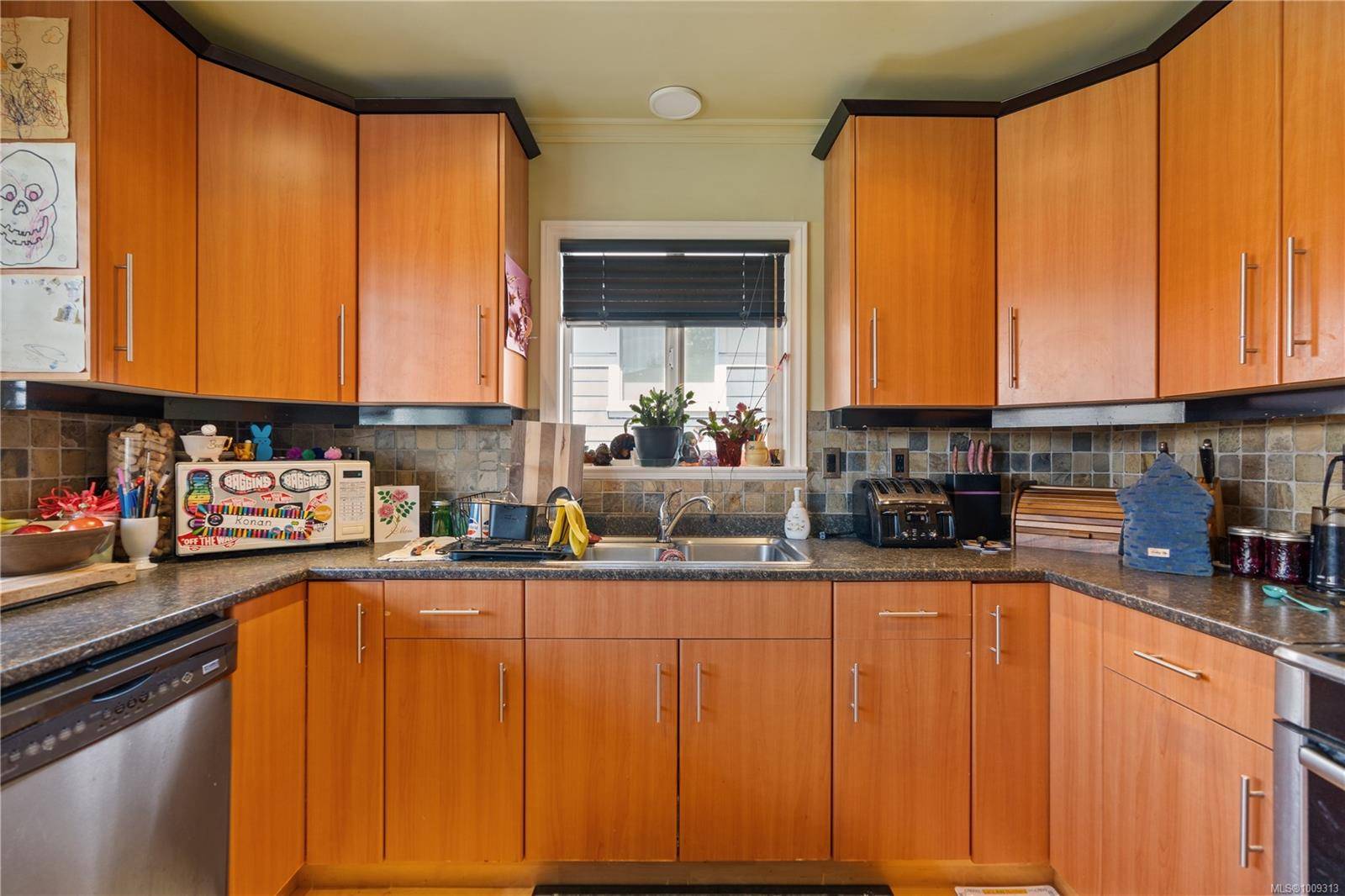 Saanich, BC V8N 2L3,1576 Prairie St