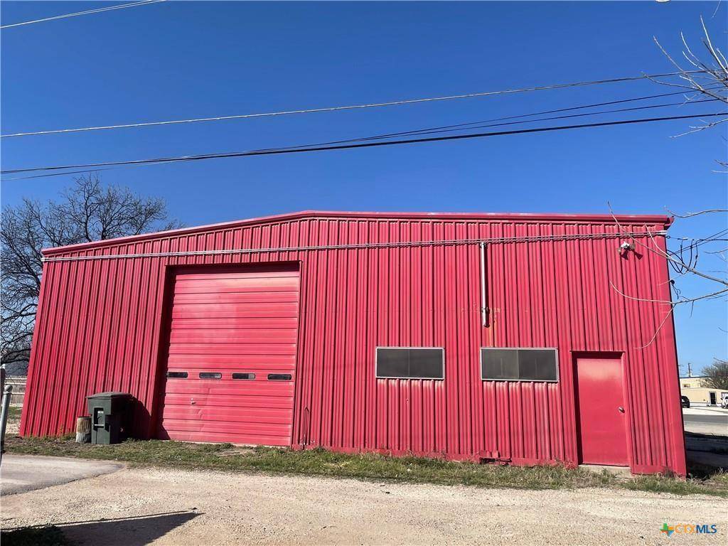 Lampasas, TX 76550,107 W 10th Street