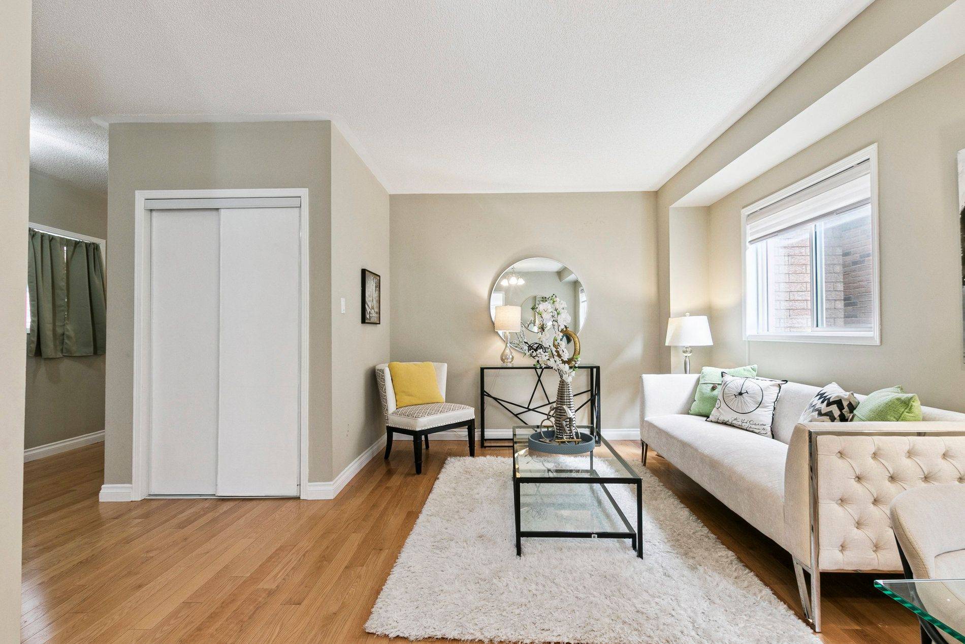 Newmarket, ON L3X 2C5,240 Austinpaul DR