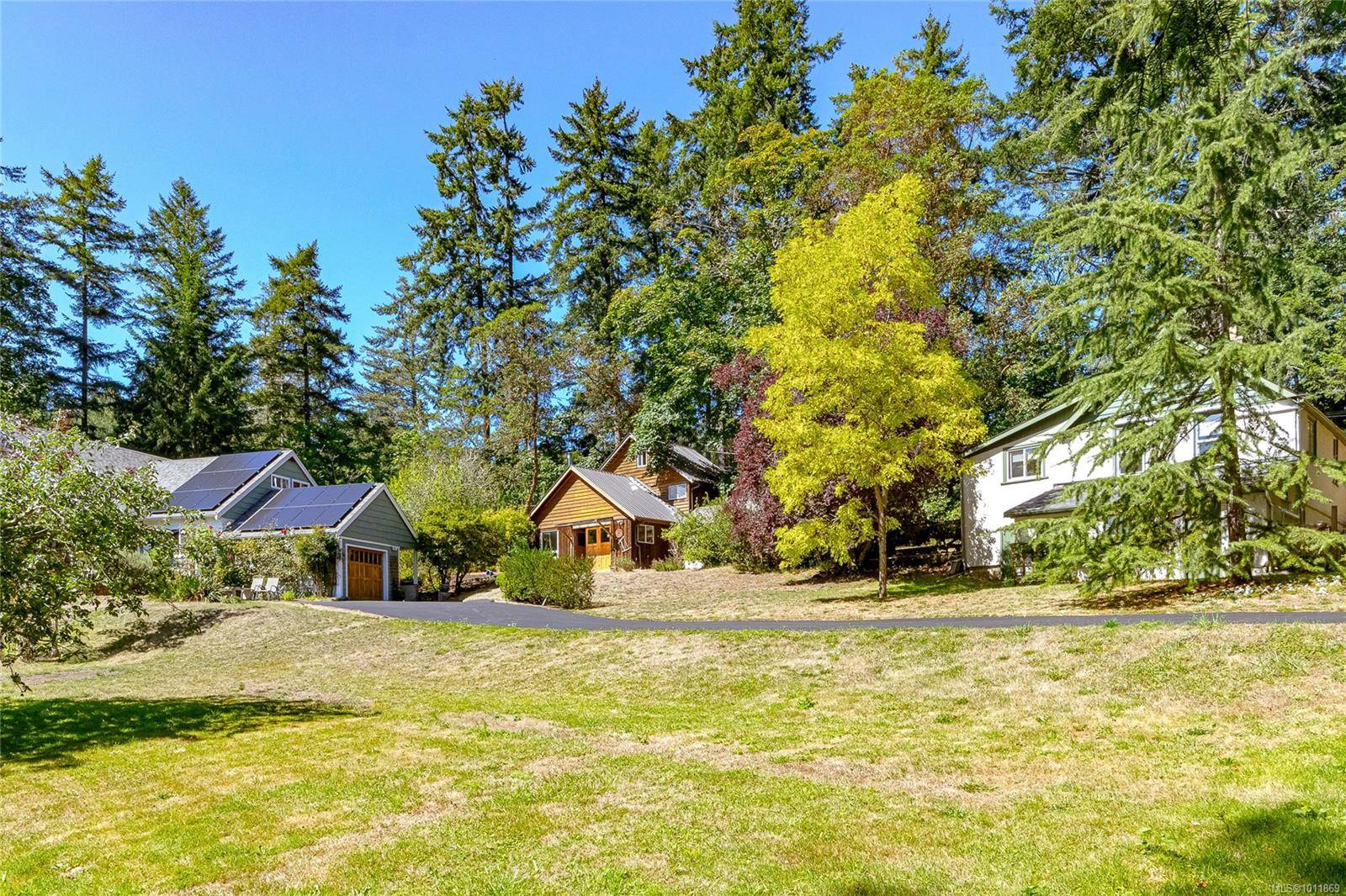 Saanich, BC V9E 2B5,4664-4670 Spring Rd