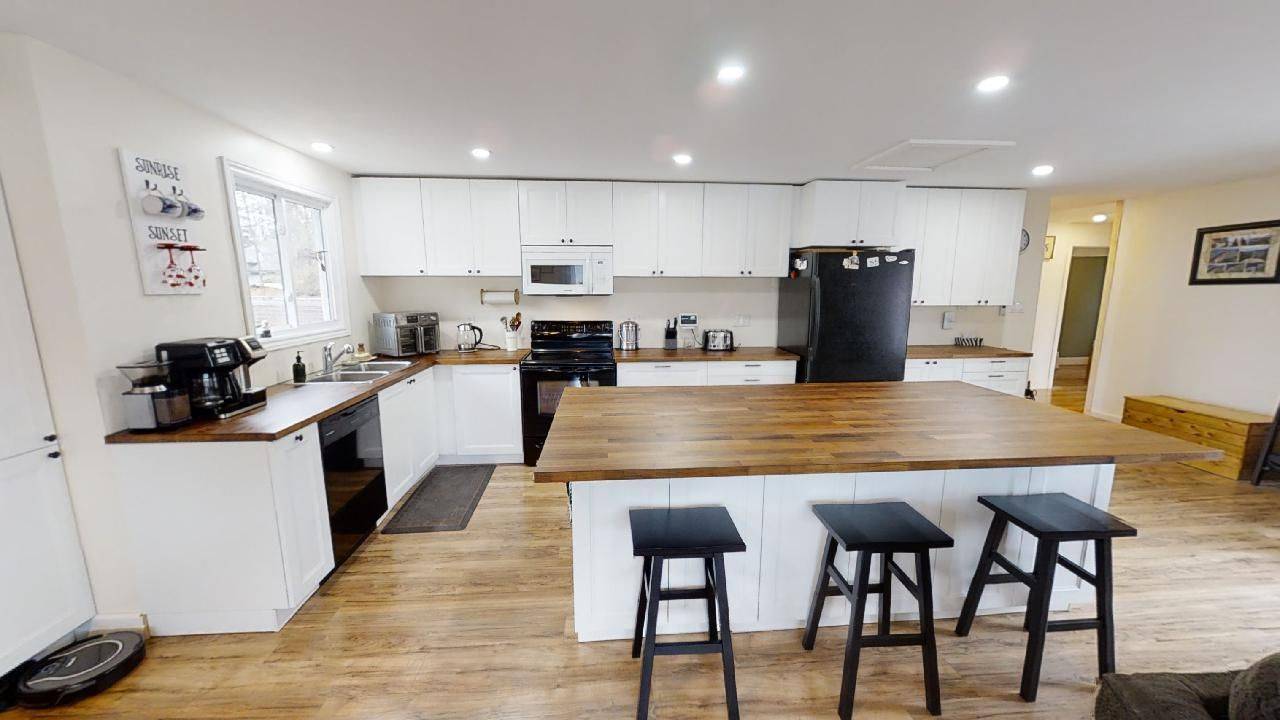 Lake Of Bays, ON P0A 1H0,2831 Highway 60 HWY