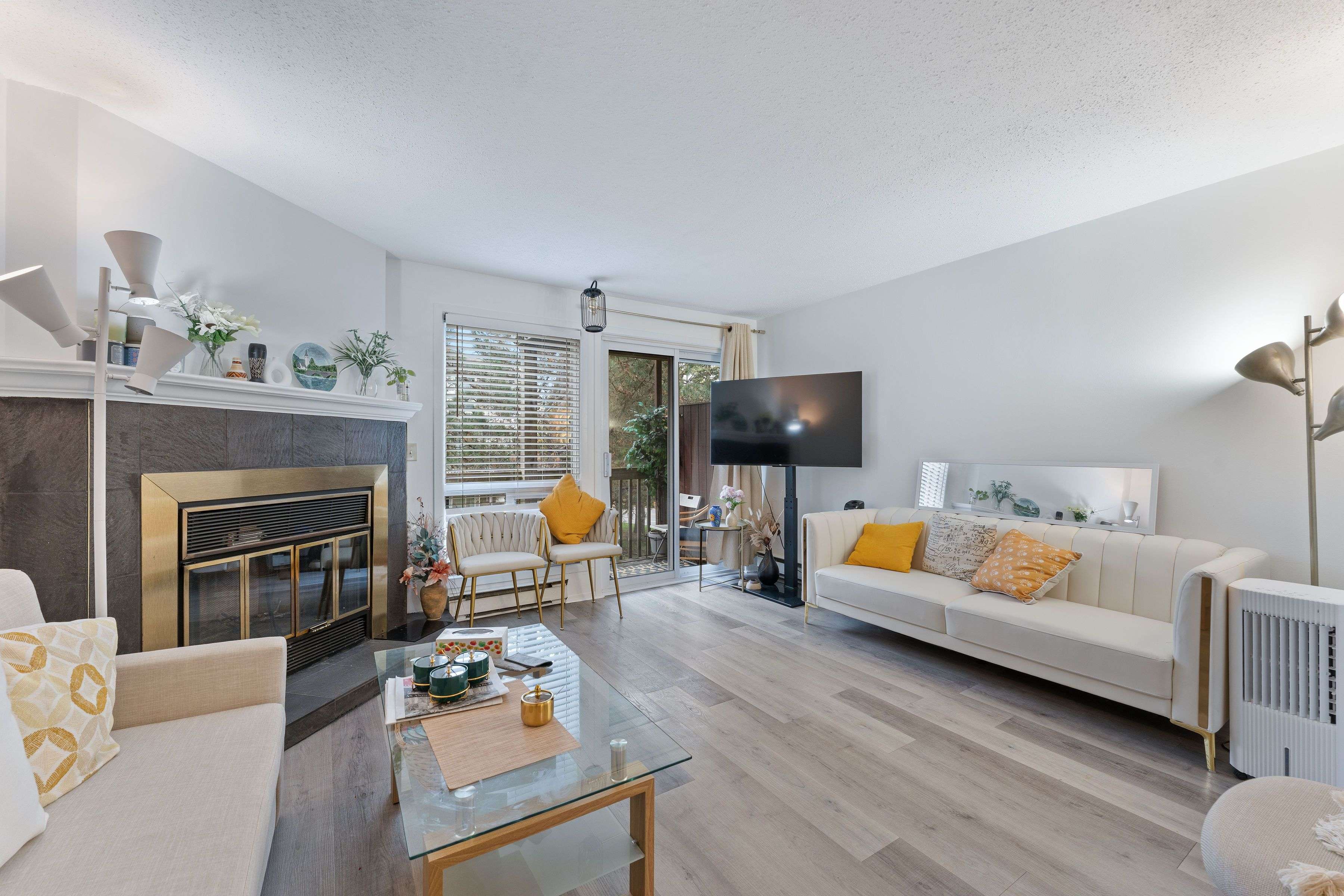 Orleans - Convent Glen And Area, ON K1C 6E9,6702 Jeanne D'arc BLVD N #B