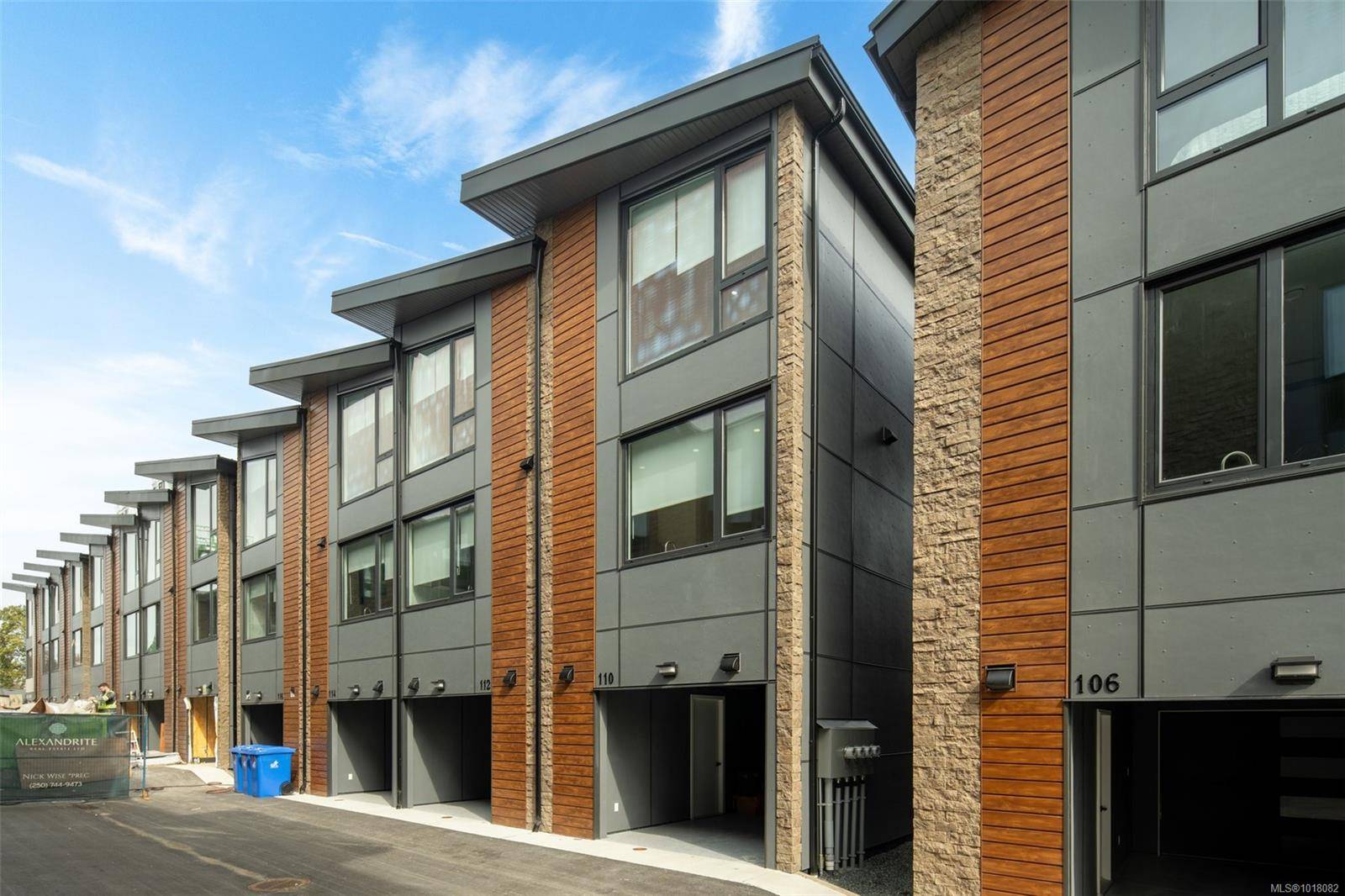 Langford, BC V9B 2T9,916 Orono Ave #124