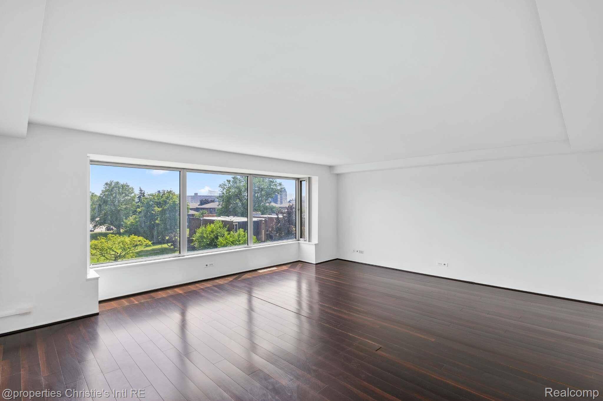 Detroit, MI 48207,1300 E Lafayette ST #104