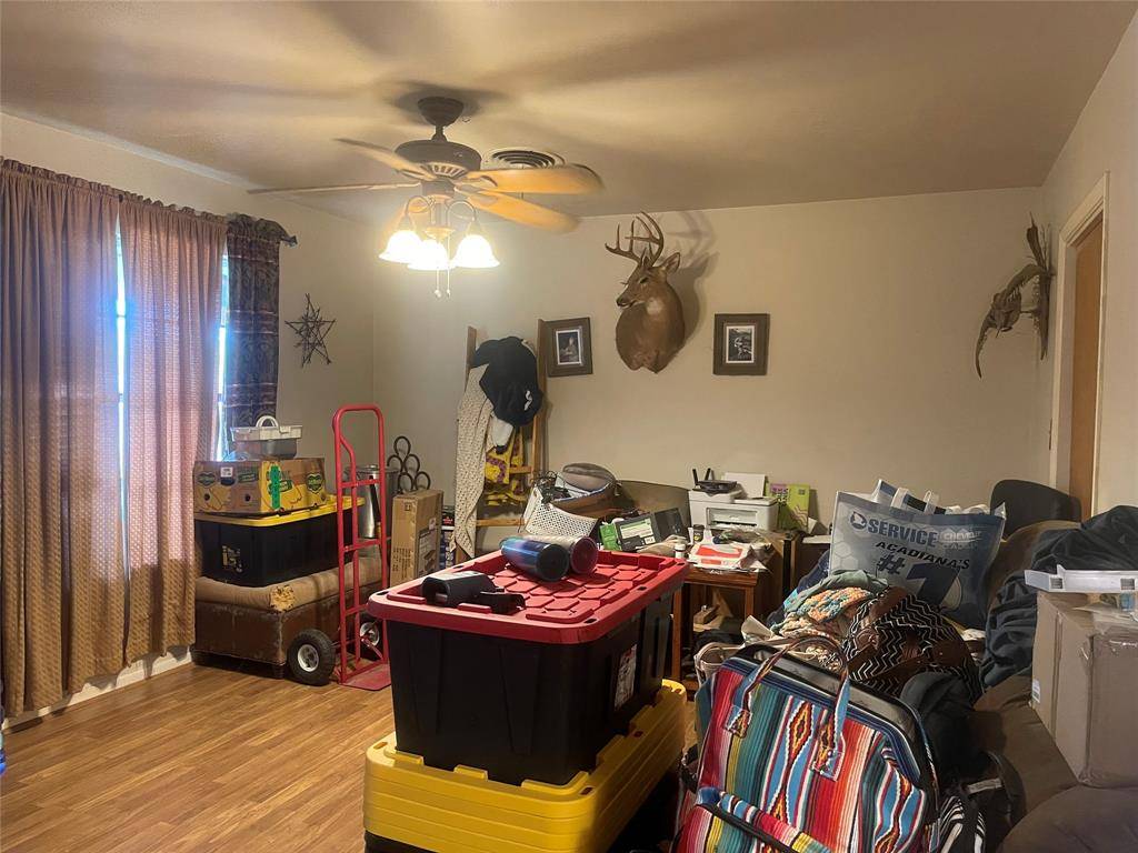 Italy, TX 76651,209 Davenport