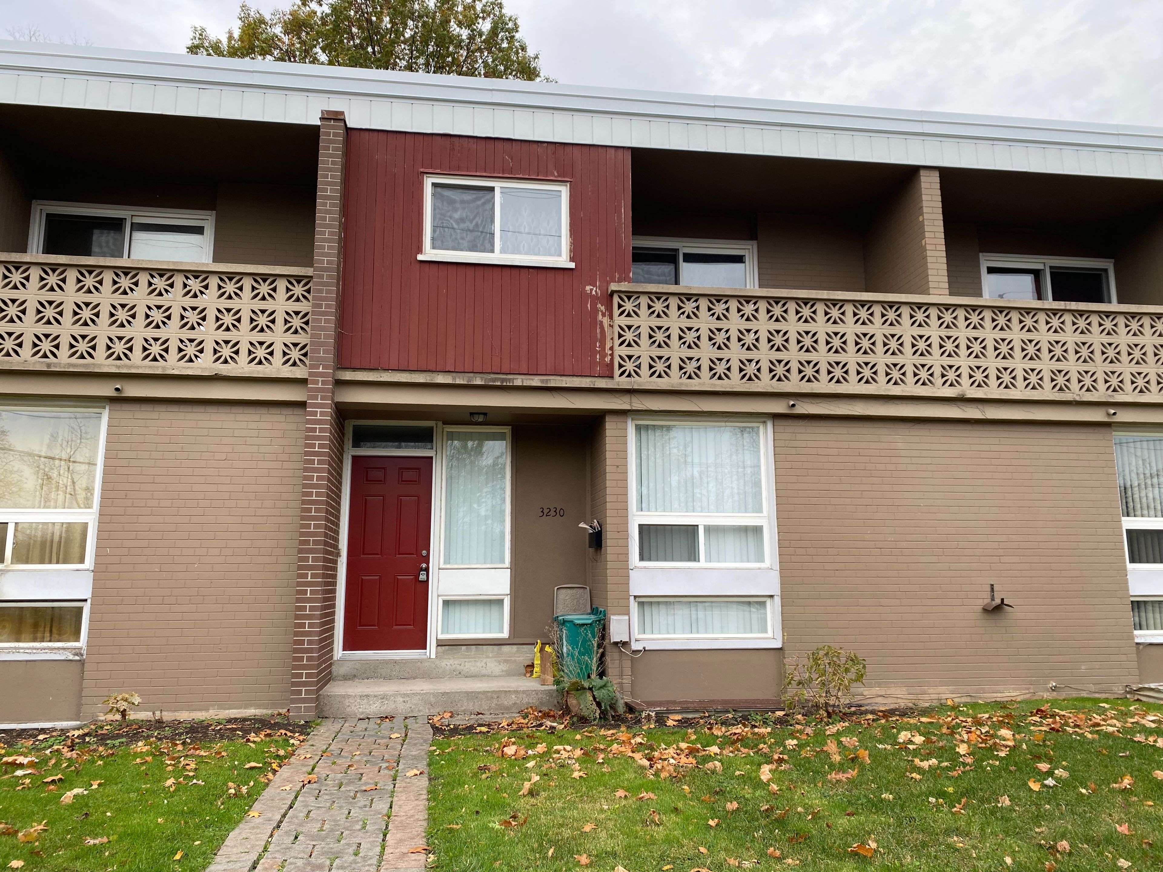 Mississauga, ON L5C 2J6,3230 The Credit Woodlands N/A