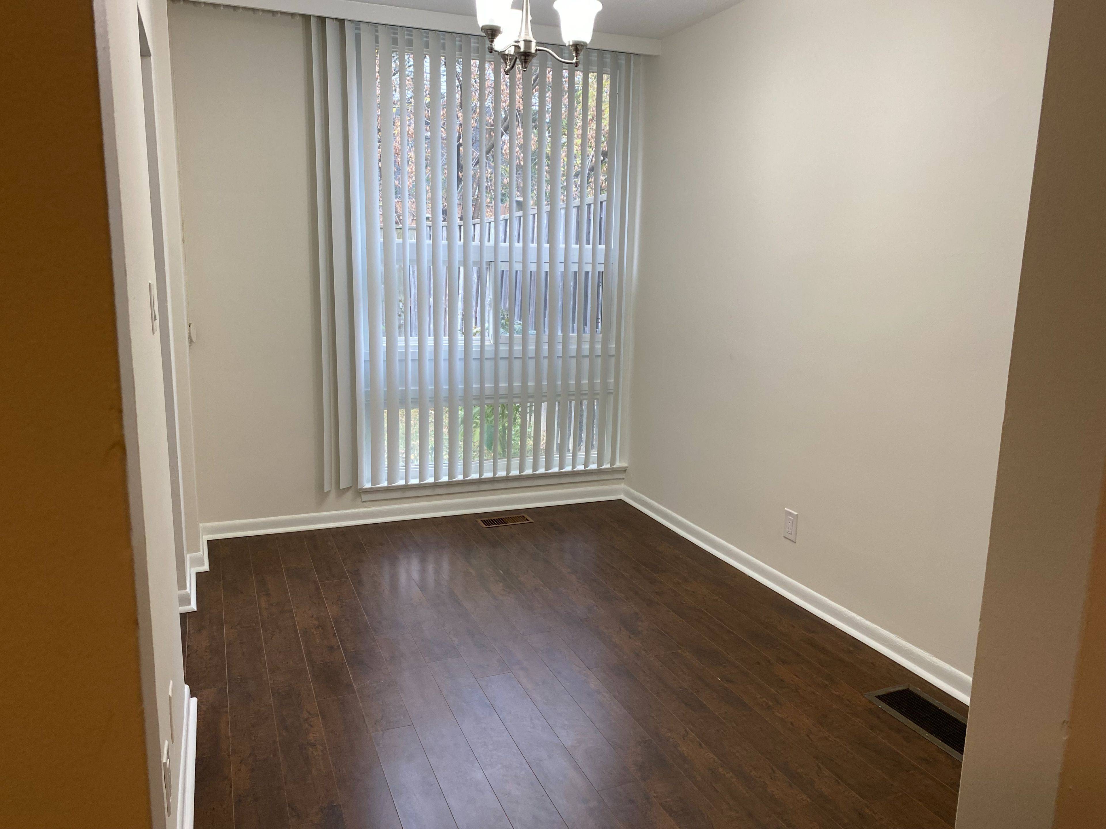 Mississauga, ON L5C 2J6,3230 The Credit Woodlands N/A