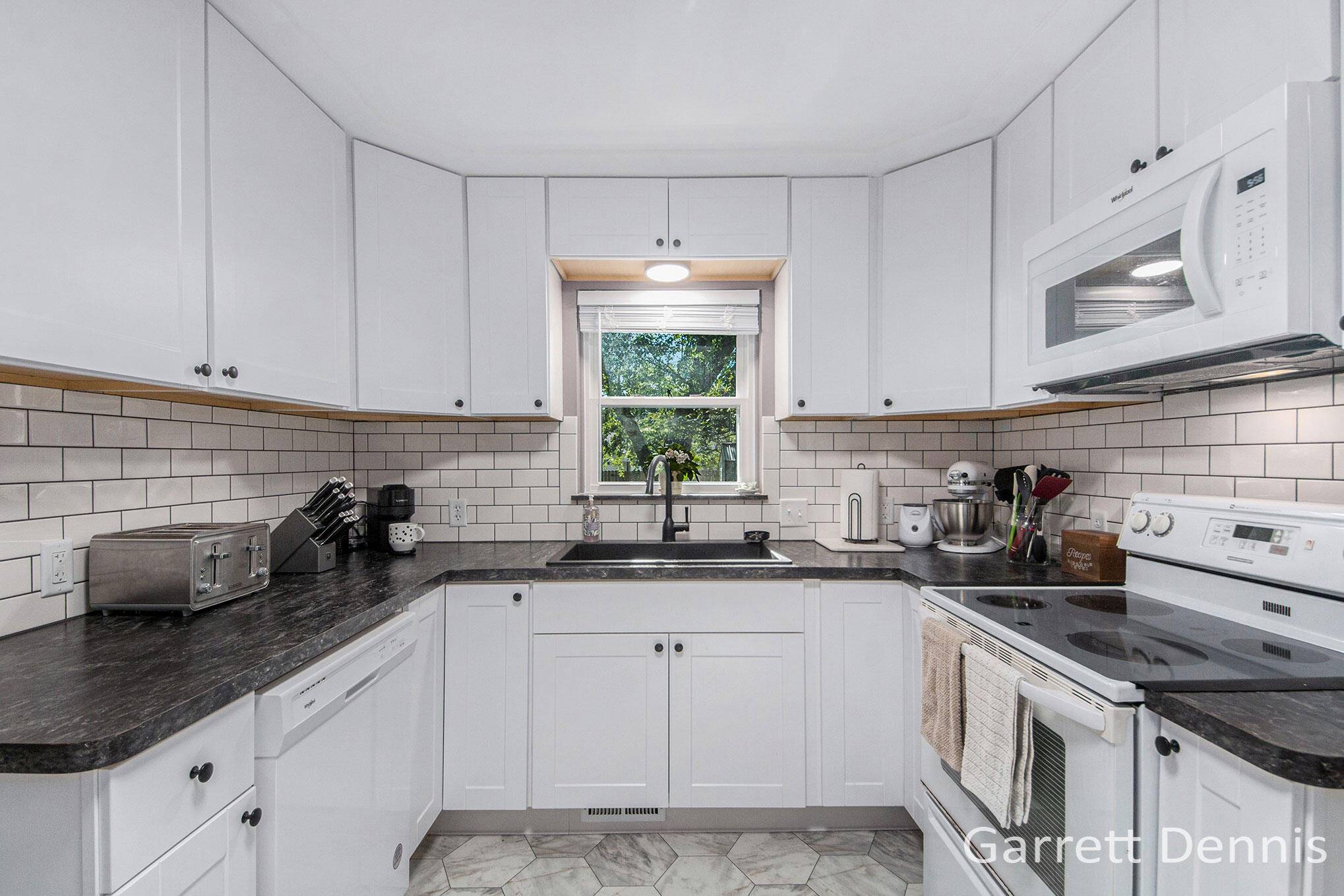 Zeeland, MI 49464,232 S Division ST