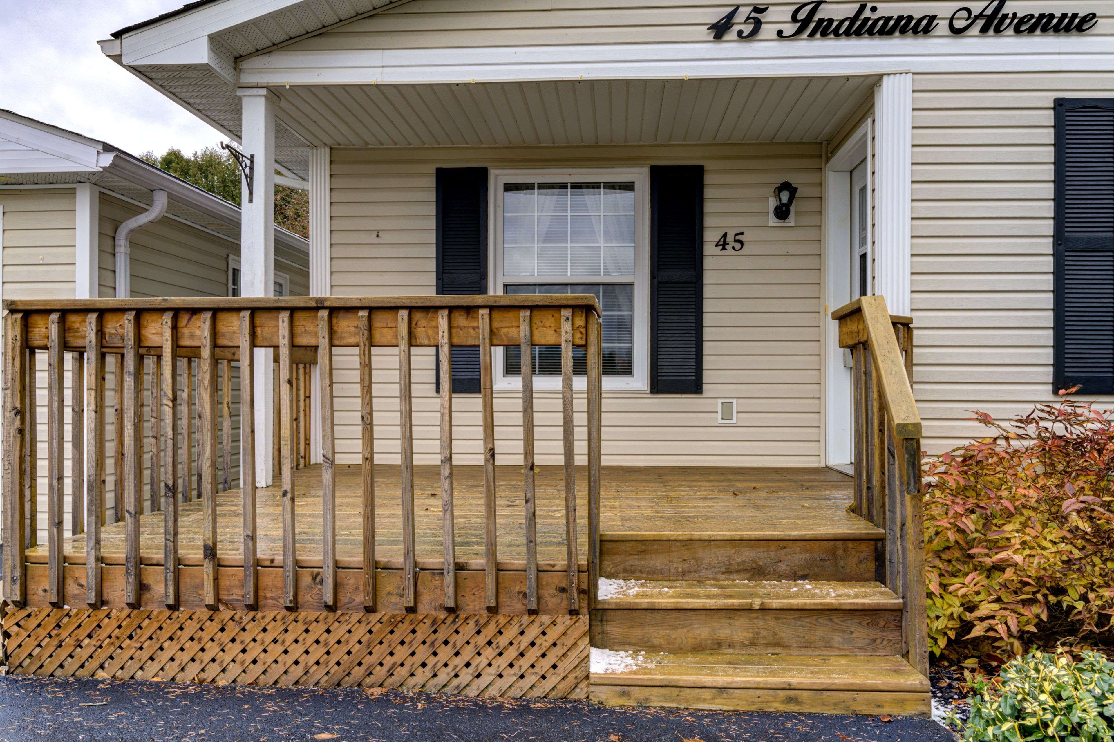 Wasaga Beach, ON L9Z 3A8,45 INDIANA AVE