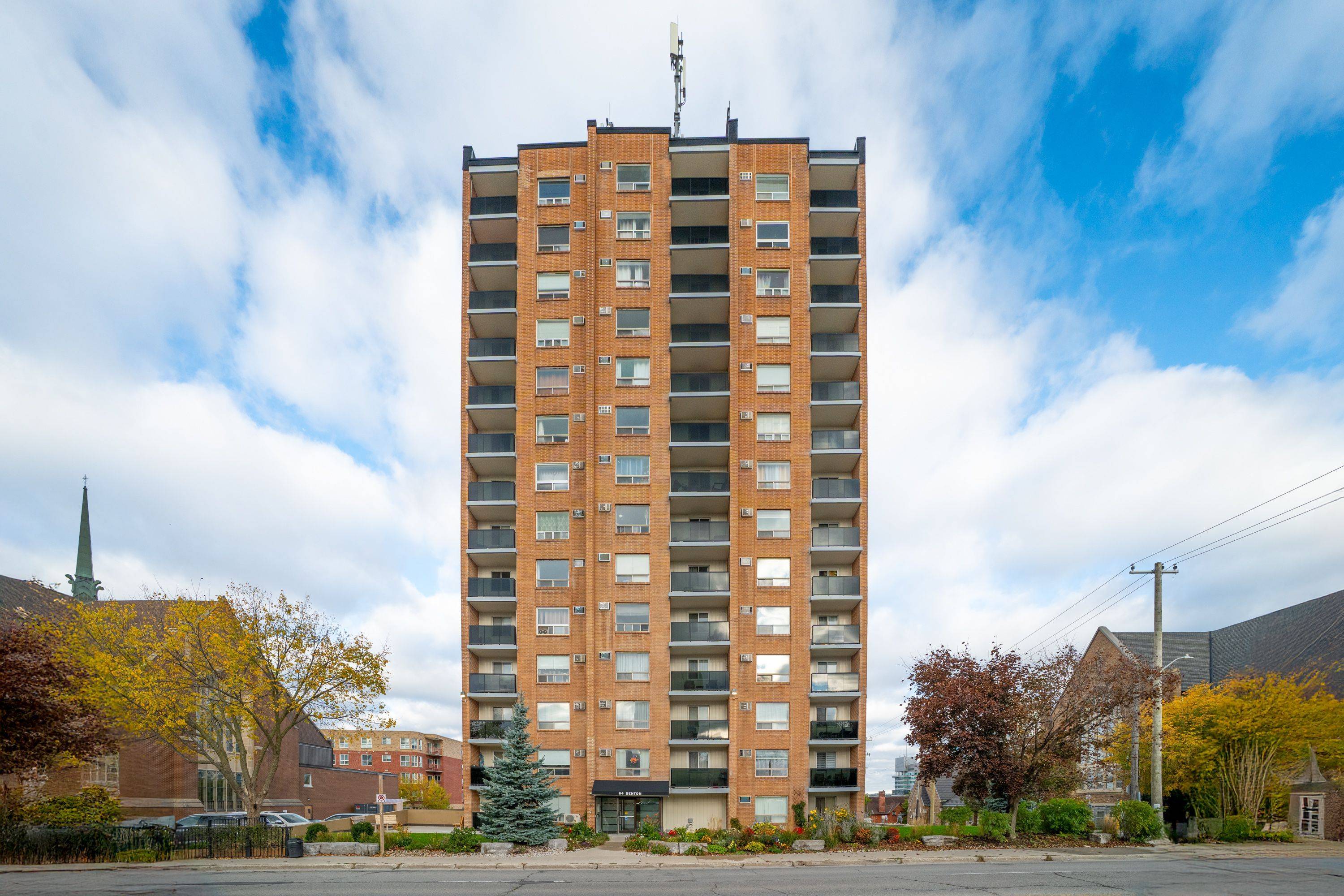 Kitchener, ON N2G 4L9,64 Benton ST #602