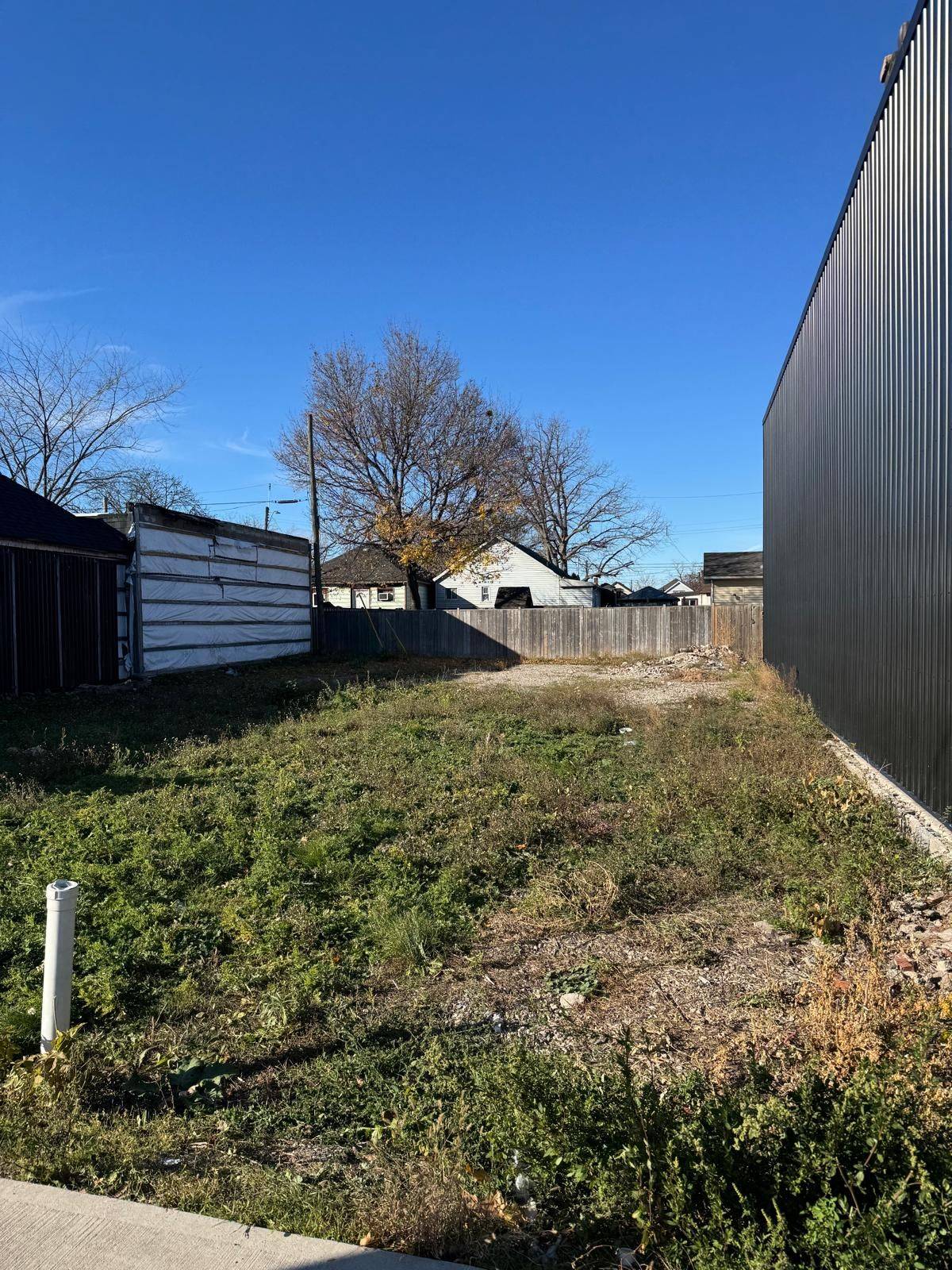 Hamilton, ON L8H 4S3,221-223 Kenilworth AVE N