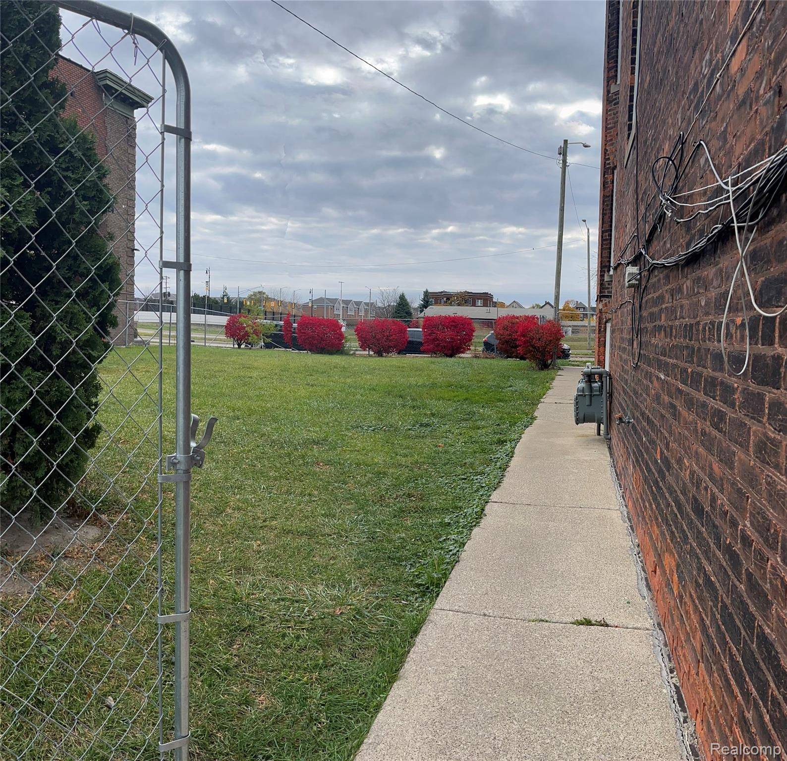 Detroit, MI 48202,287 E EDSEL FORD FWY #Unit #8