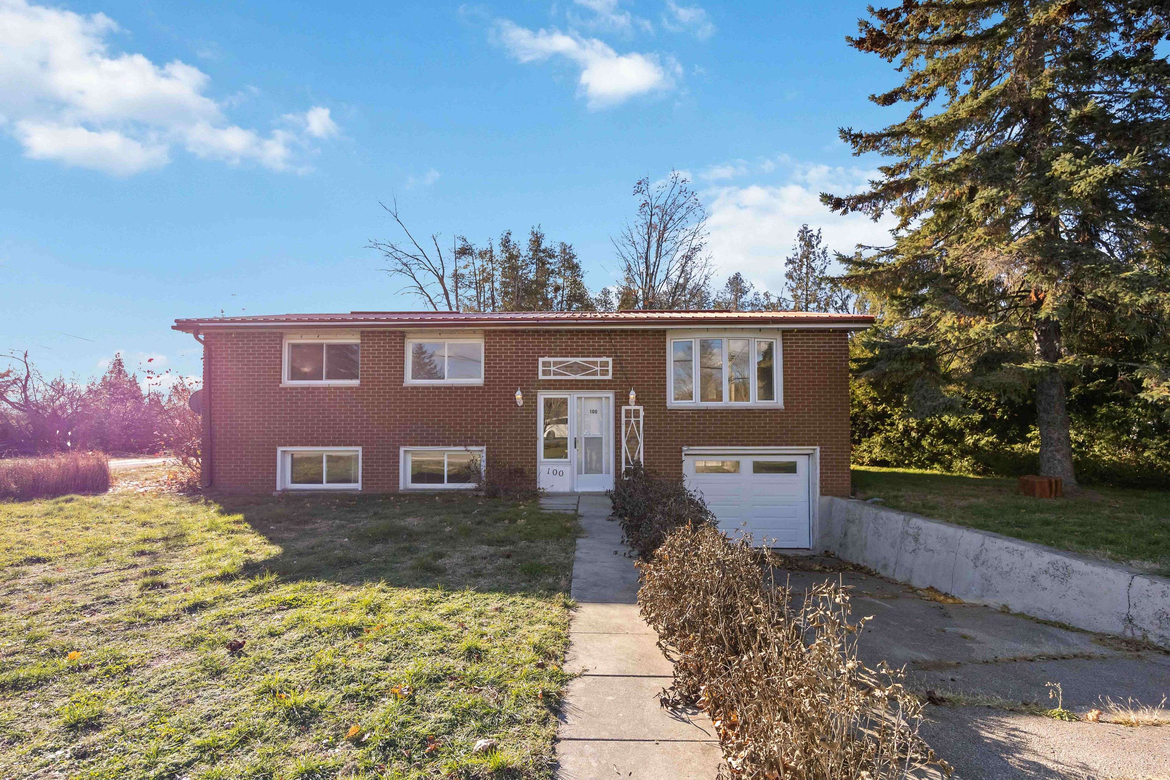 Kawartha Lakes, ON K0M 1N0,100 Francis ST E