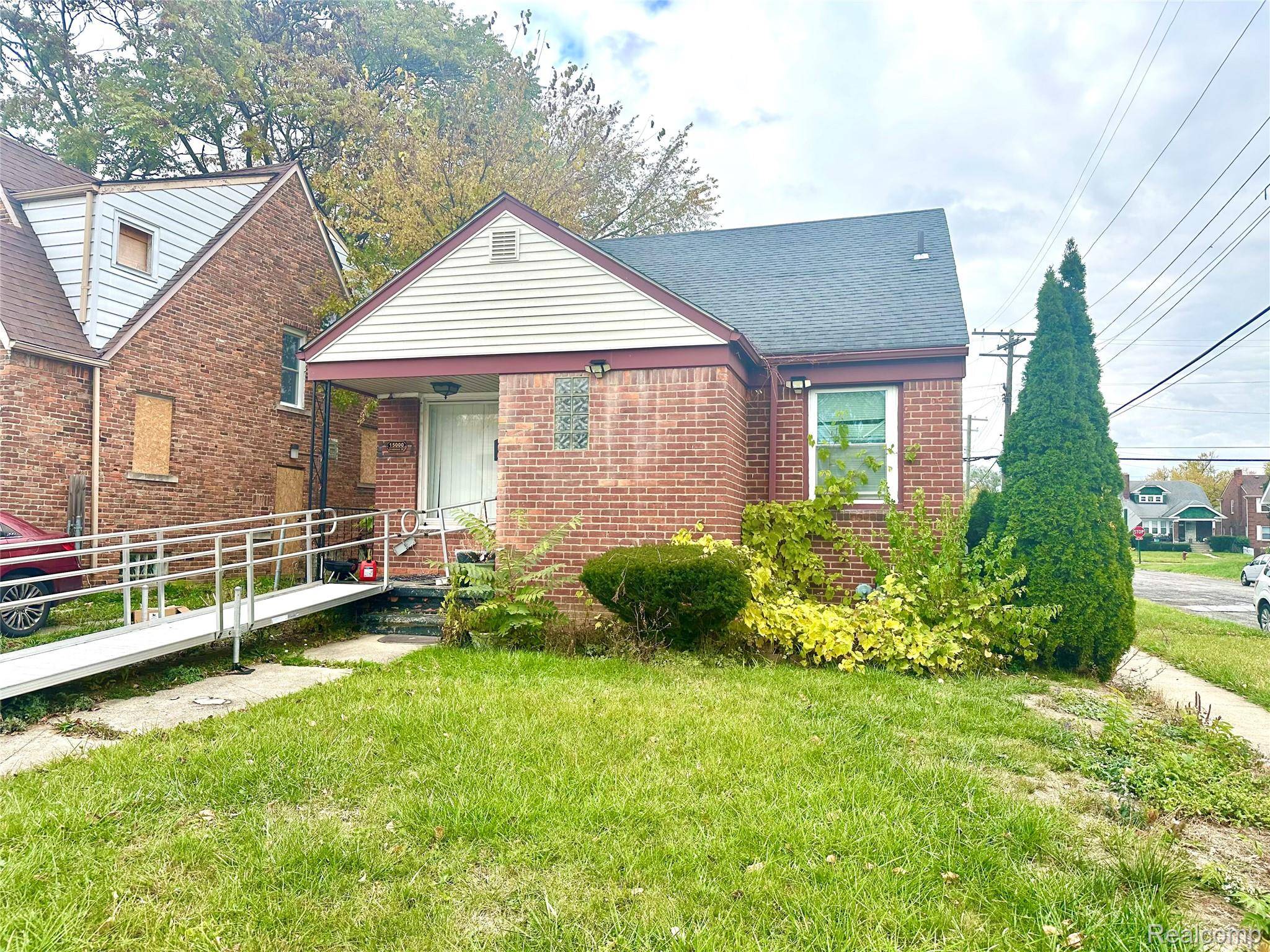 Detroit, MI 48227,15000 Strathmoor ST