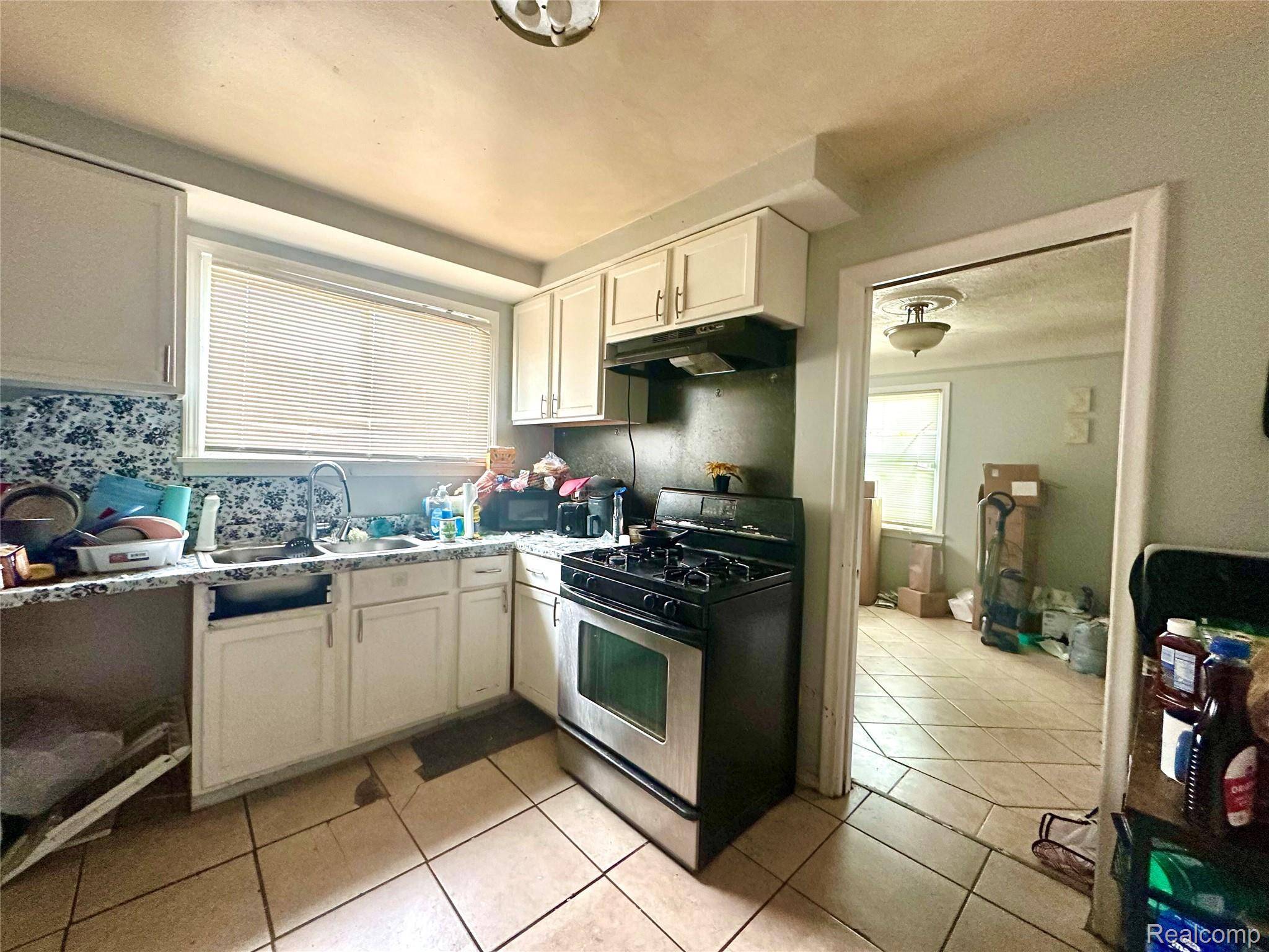 Detroit, MI 48227,15000 Strathmoor ST