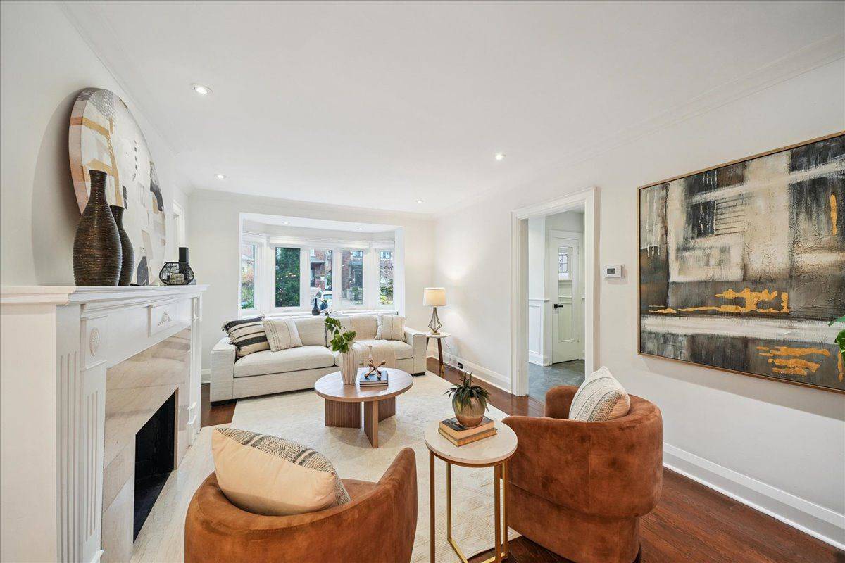 Toronto C04, ON M5N 2L4,94 Castlewood RD