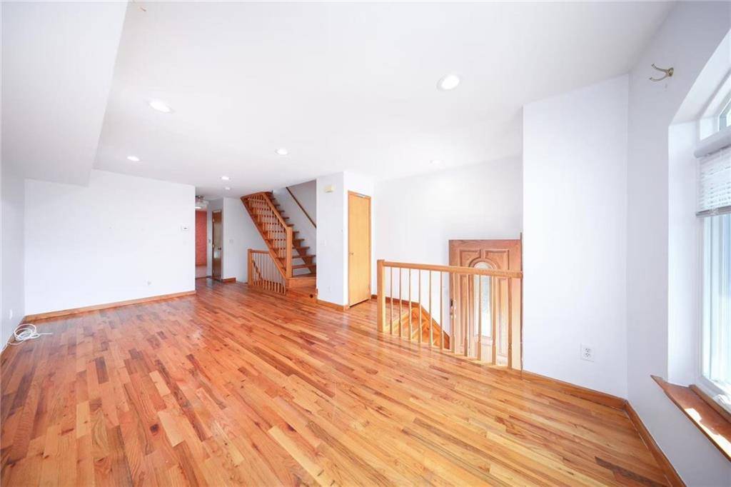 Staten Island, NY 10306,136 Moreland ST