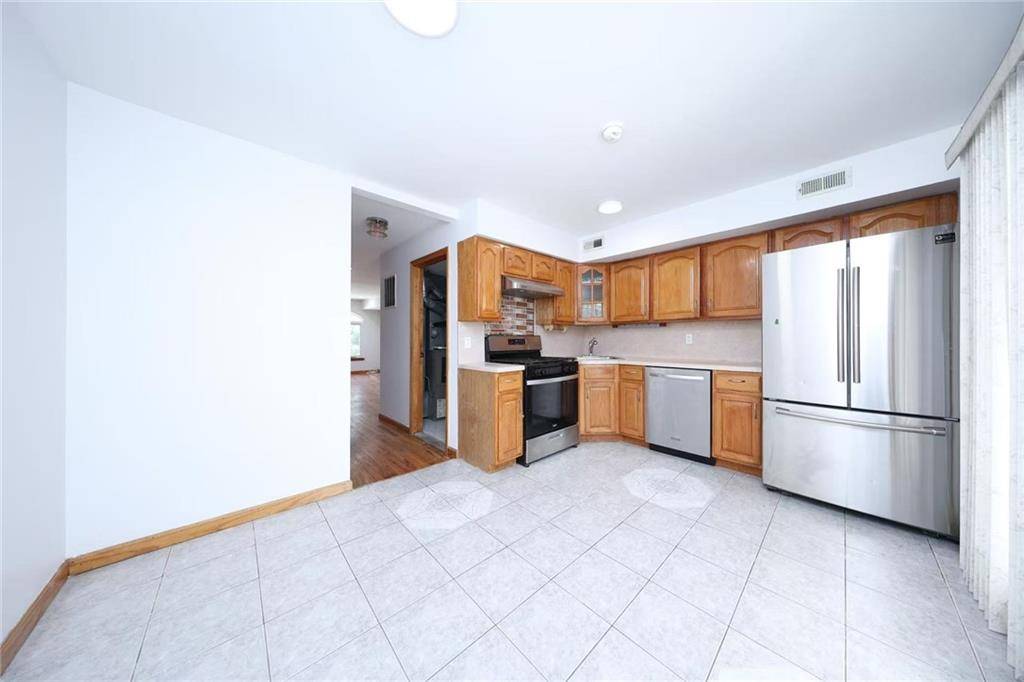 Staten Island, NY 10306,136 Moreland ST