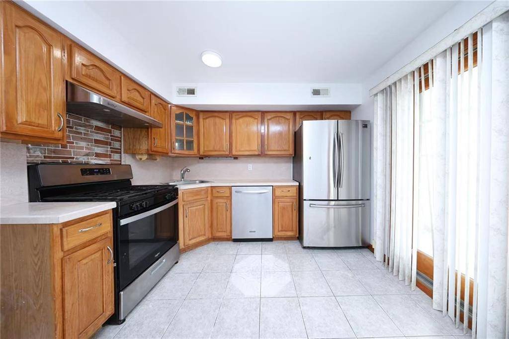 Staten Island, NY 10306,136 Moreland ST