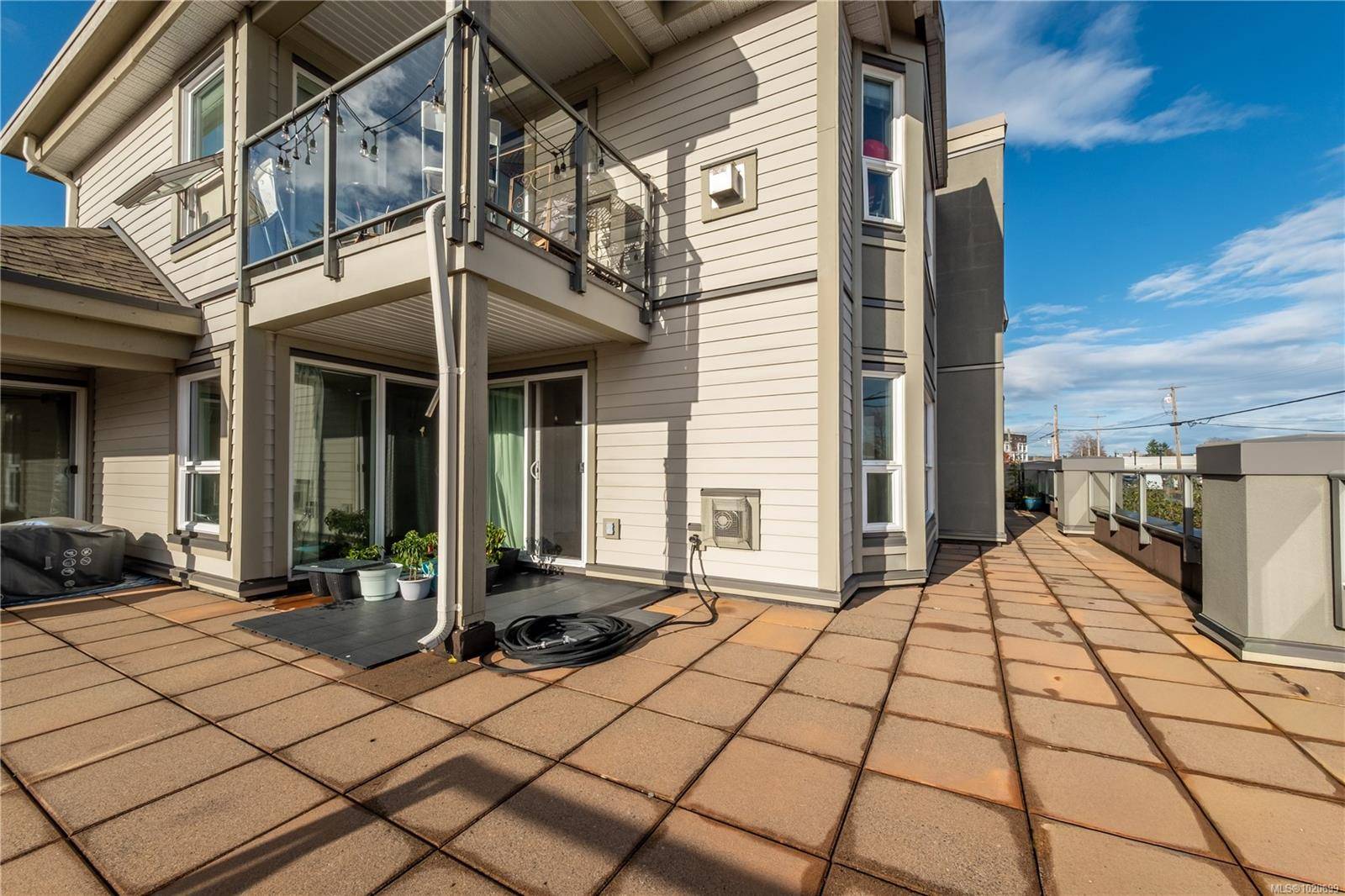 Nanaimo, BC V9R 2N4,327 Prideaux St #201