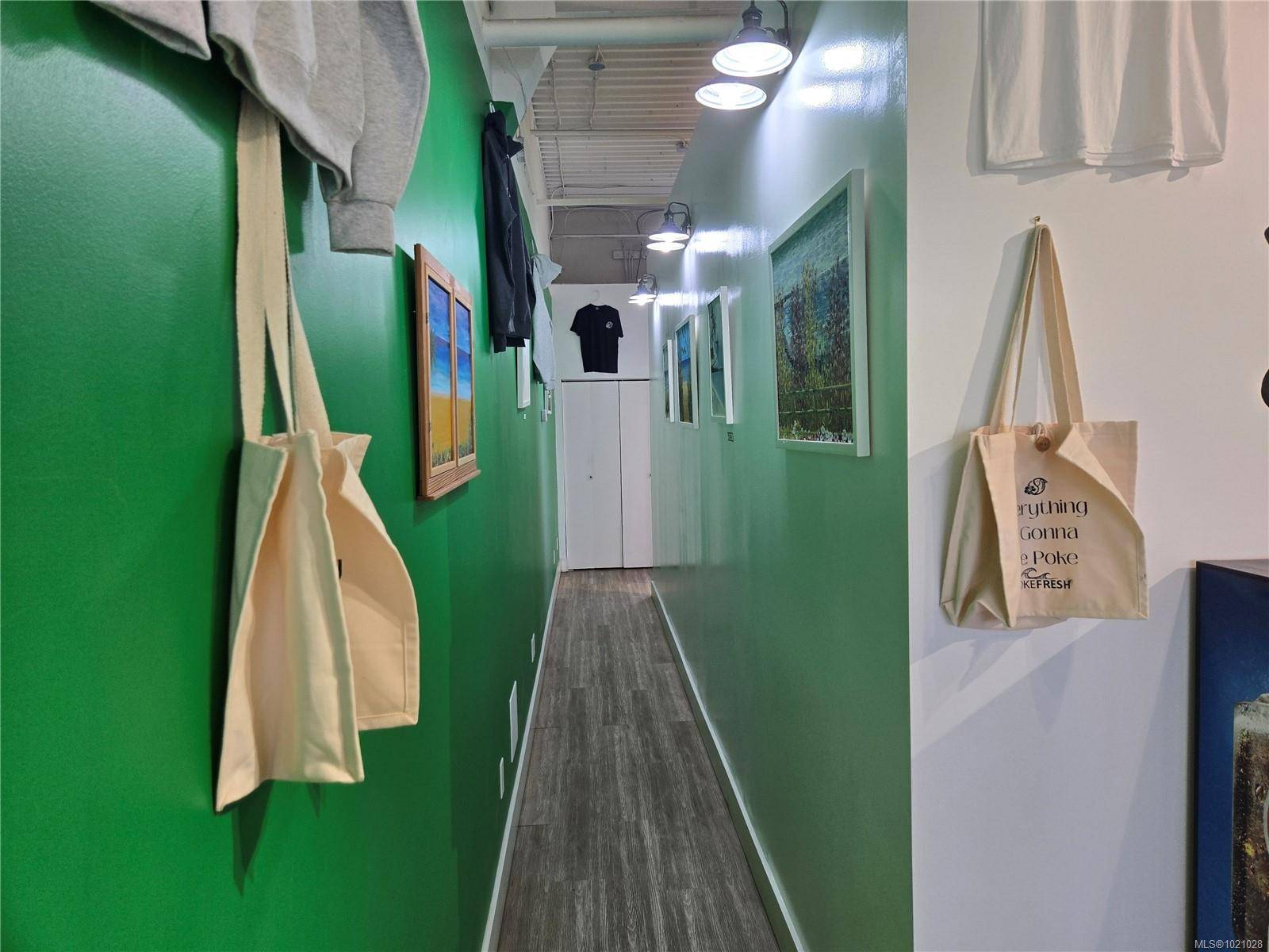 Saanich, BC V8X 1R5,777 Royal Oak Dr #315