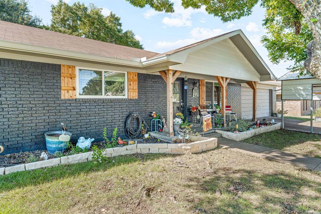 Clifton, TX 76634,919 S Avenue N