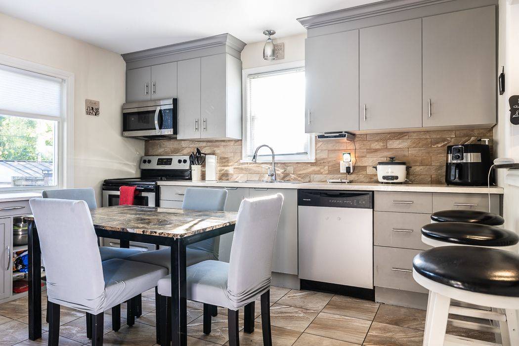 St. Catharines, ON L2P 1L1,14 Oakwood AVE