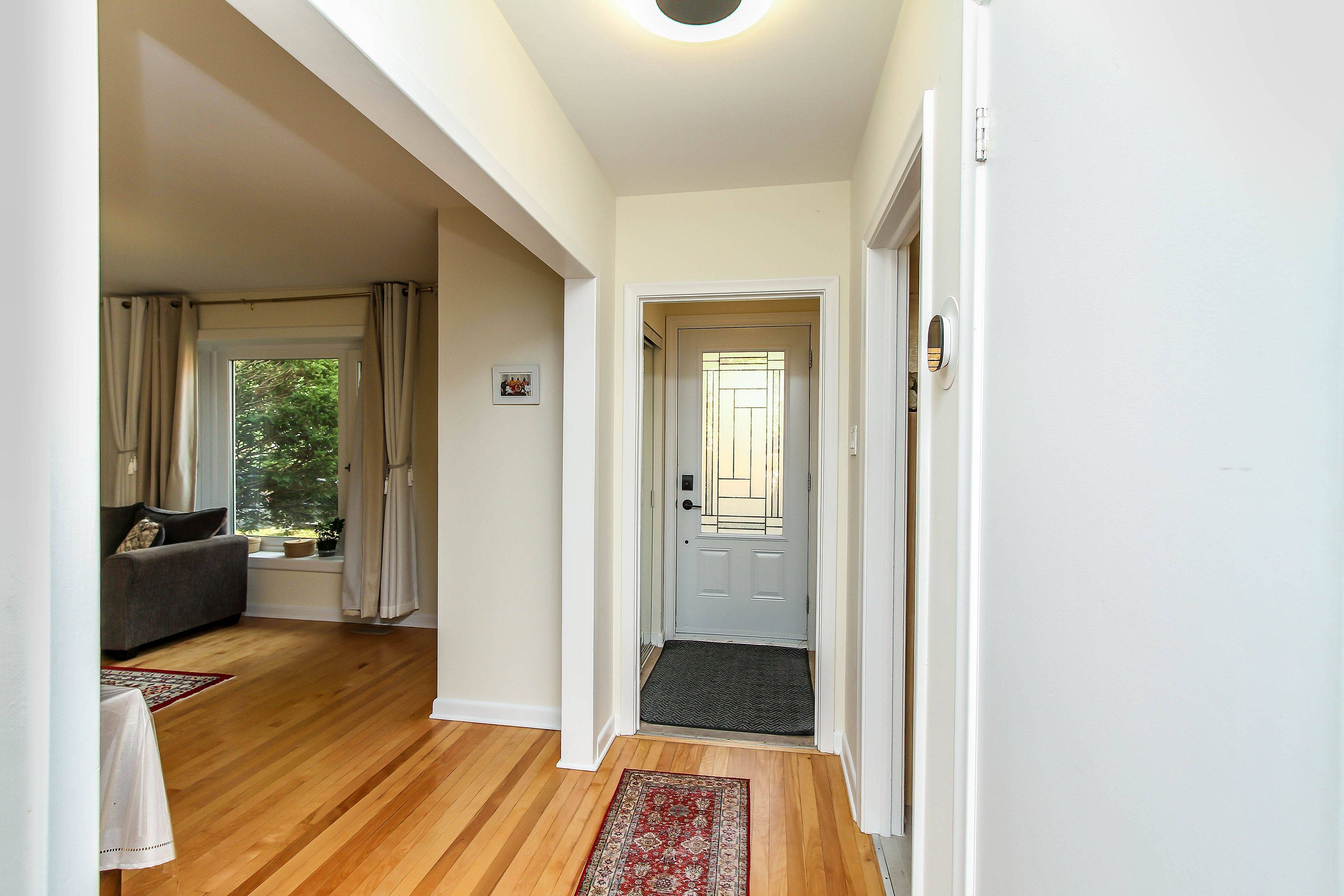 Elmvale Acres And Area, ON K1G 2E6,2034 Saunderson DR #A